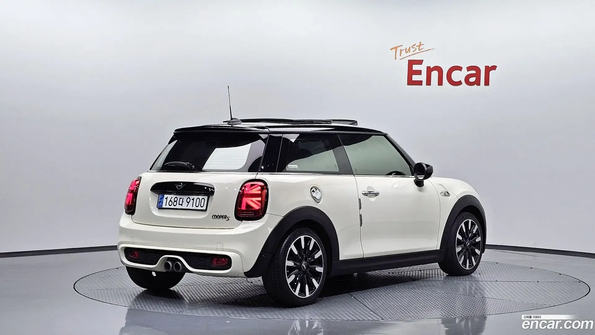 Main__Slider__Photo:Cooper Mini 2020.10-1