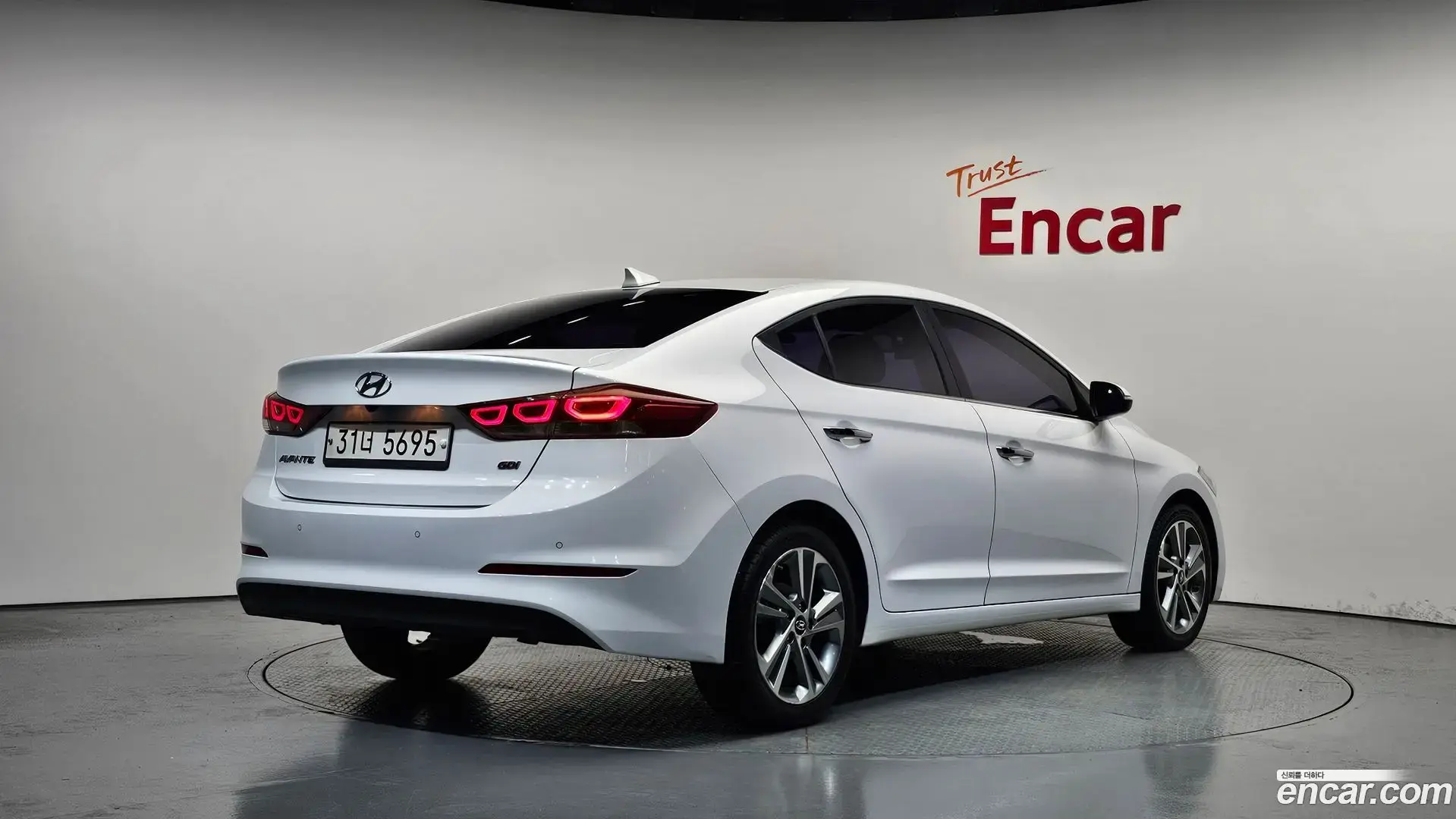 Main__Slider__Photo:AVANTE Hyundai 2017.1-1