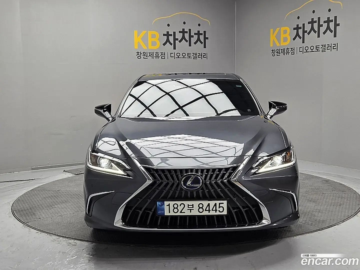 Main__Slider__Photo:ES Lexus 2022.1-1