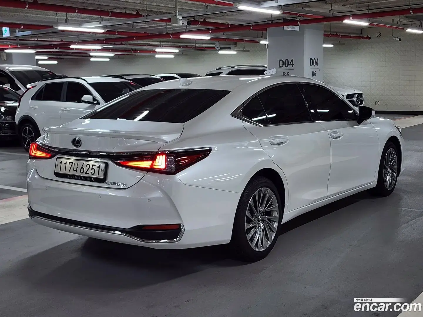 Main__Slider__Photo:ES Lexus 2024.8-1