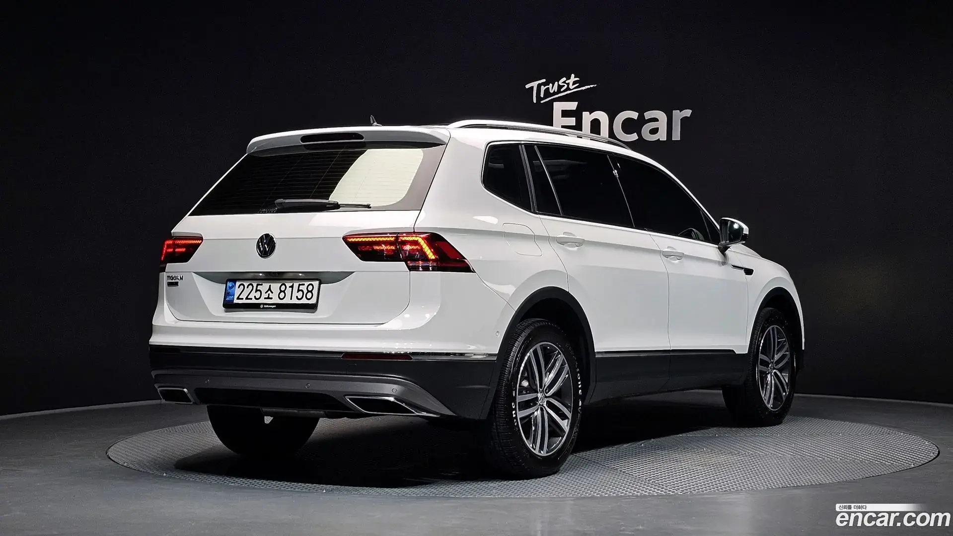 Main__Slider__Photo:Tiguan Volkswagen 2020.10-1
