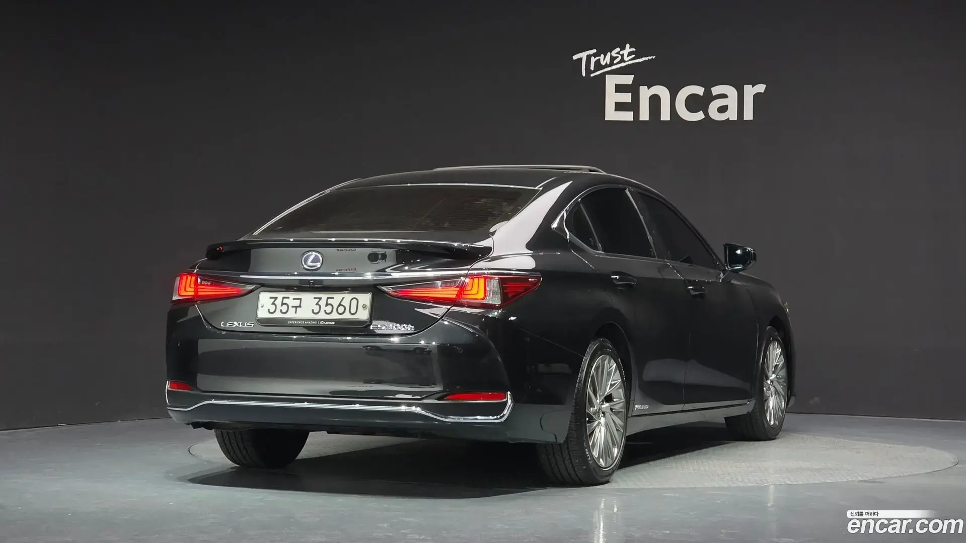Main__Slider__Photo:ES Lexus 2019.5-1