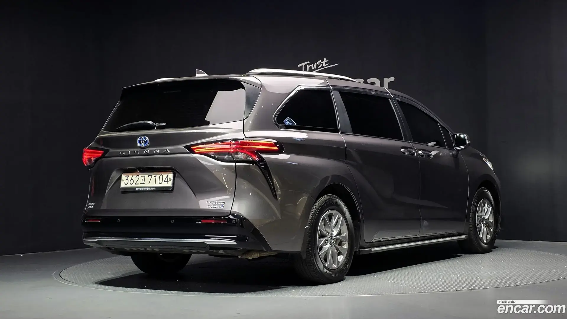 Main__Slider__Photo:Sienna Toyota 2024.11-1