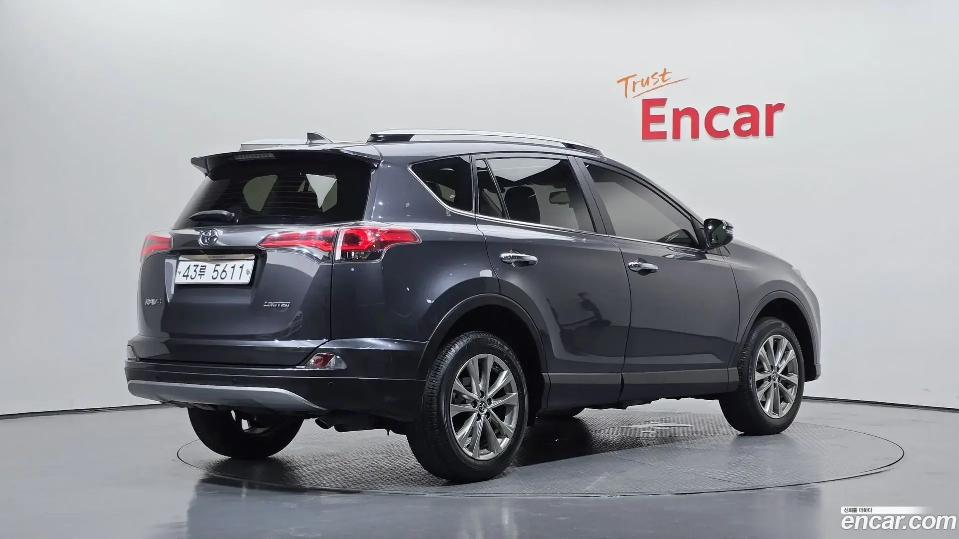 Main__Slider__Photo:RAV4 Toyota 2018.5-1