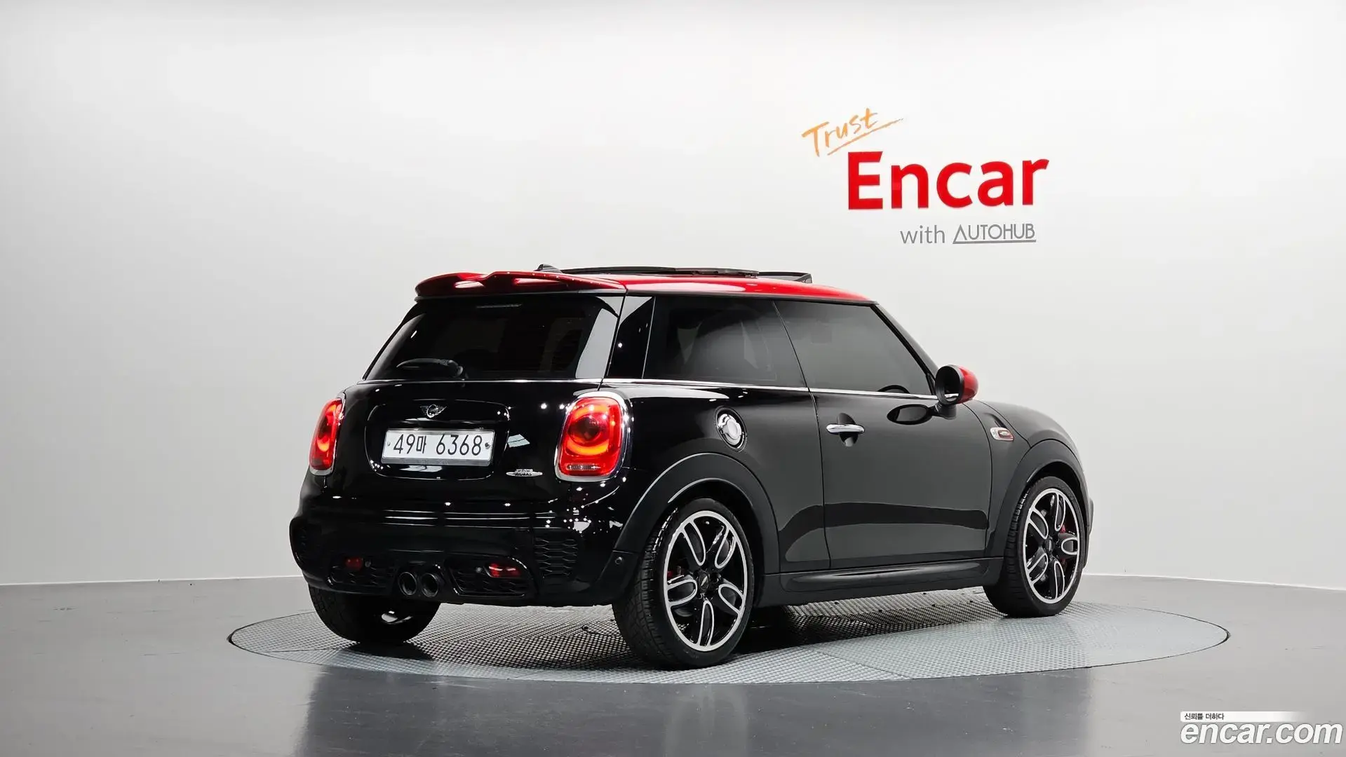 Main__Slider__Photo:Cooper Mini 2017.0-1