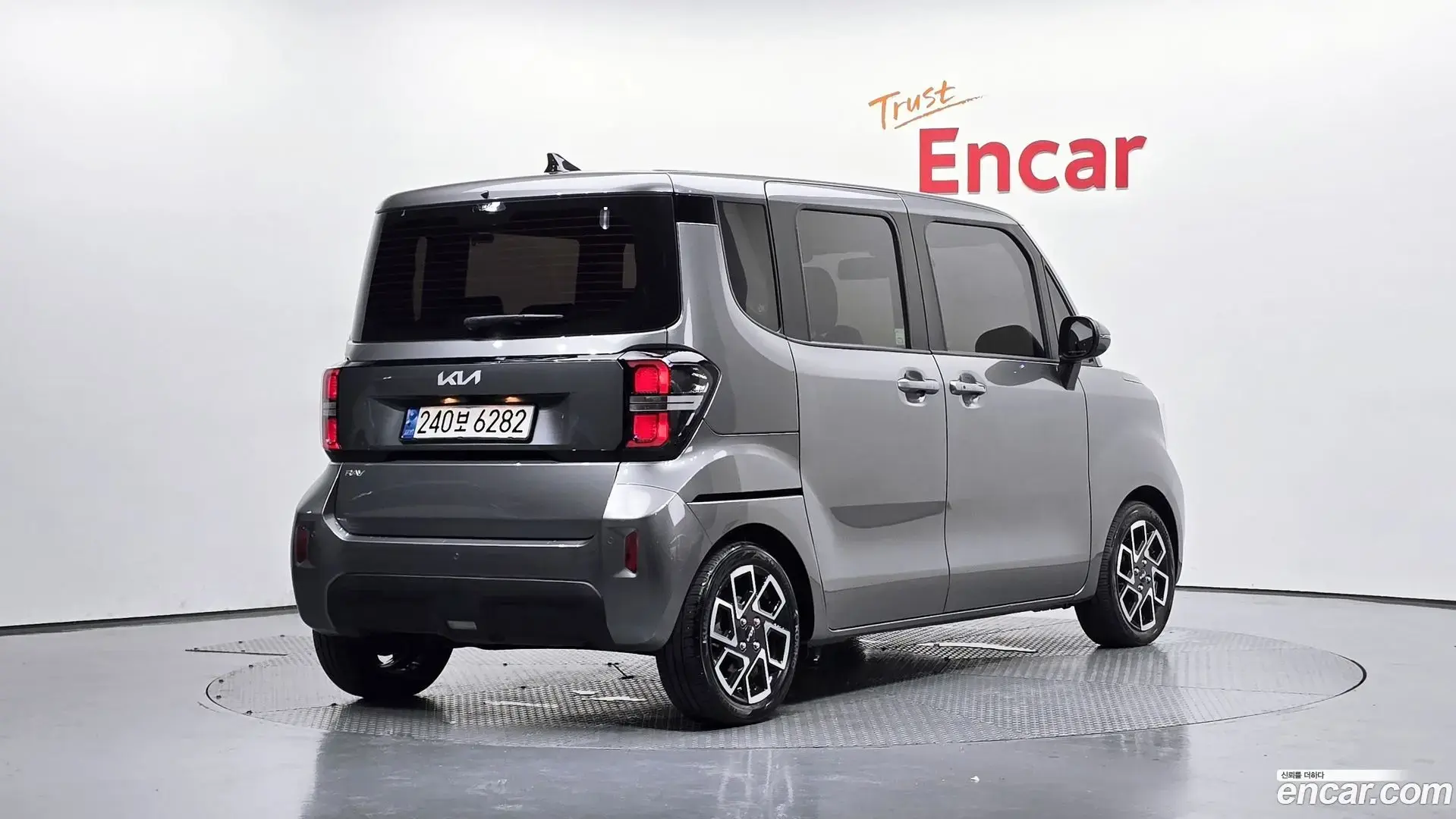 Main__Slider__Photo:RAY Kia 2024.1-1