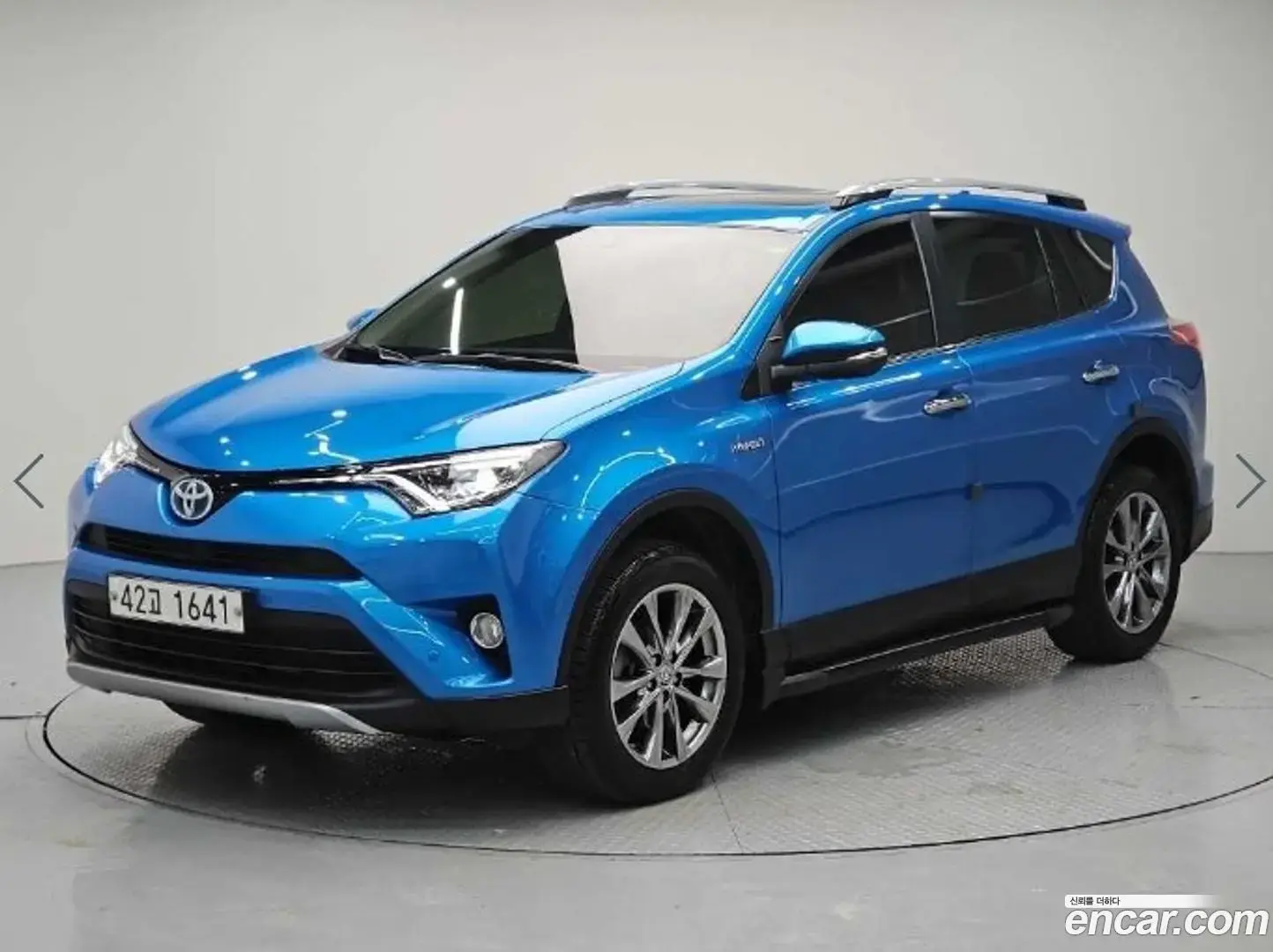 Main__Slider__Photo:RAV4 Toyota 2018.4-1