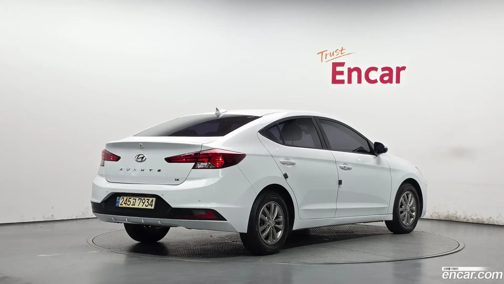 Main__Slider__Photo:AVANTE Hyundai 2019.1-1