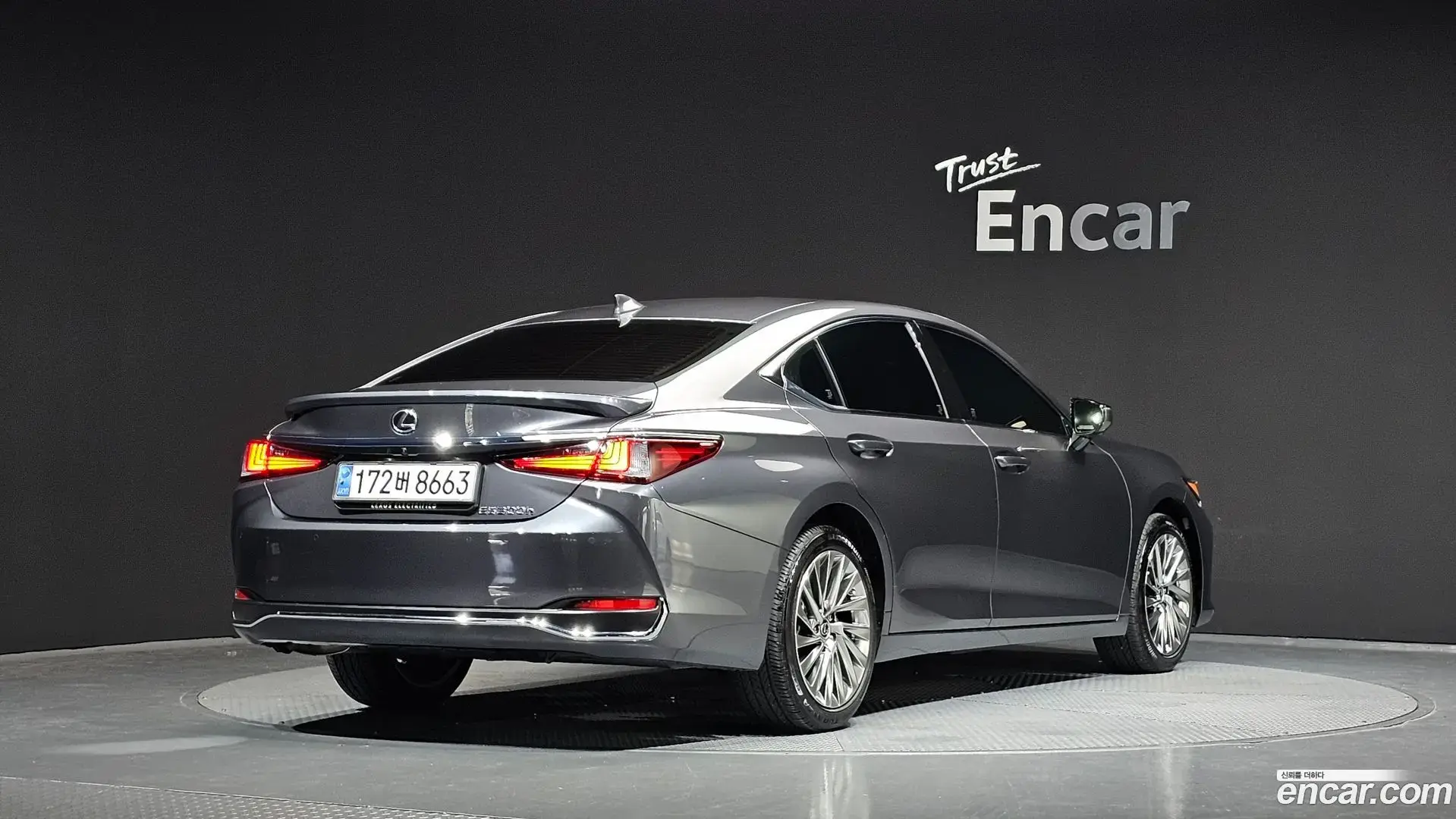 Main__Slider__Photo:ES Lexus 2024.3-1