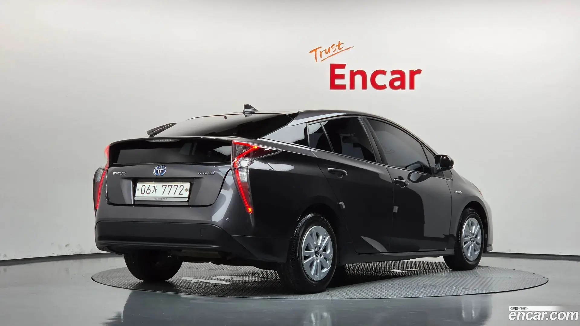 Main__Slider__Photo:Prius Toyota 2017.0-1