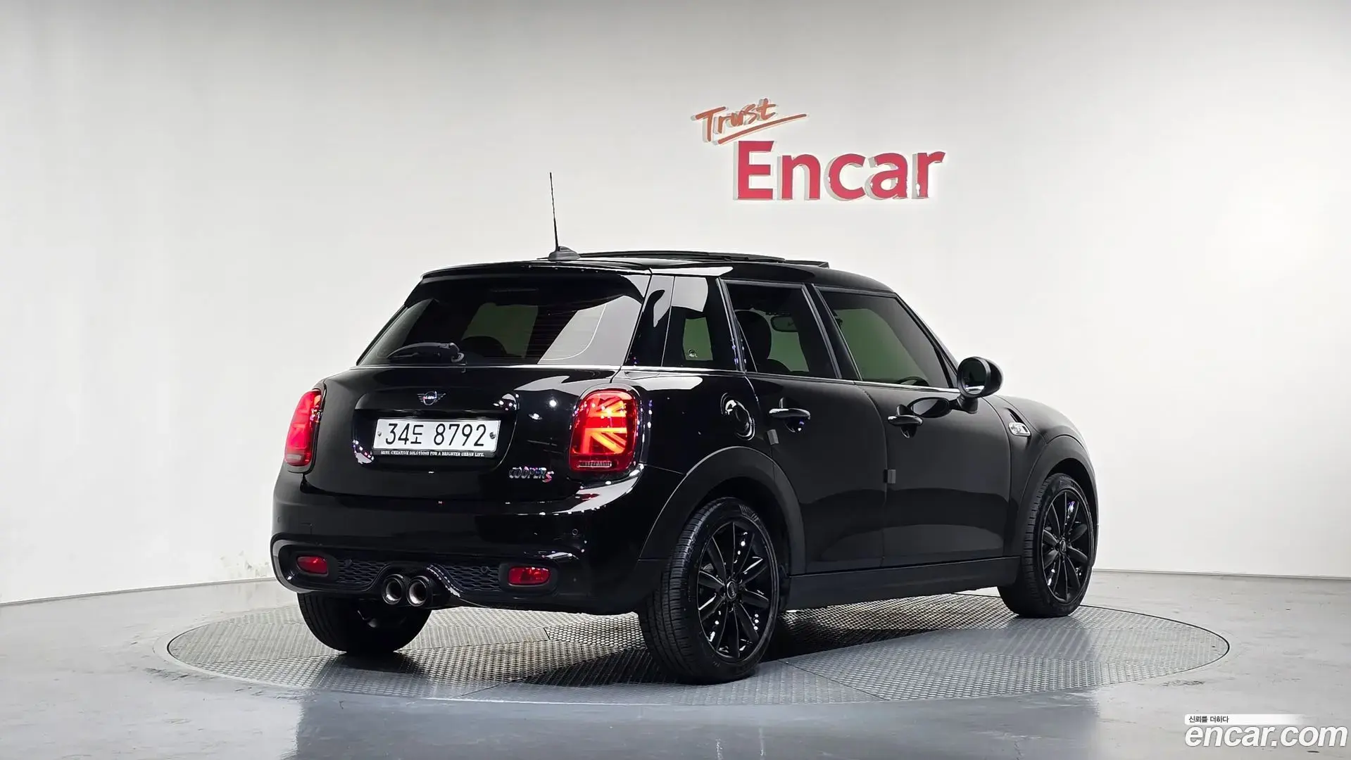 Main__Slider__Photo:Cooper Mini 2019.2-1