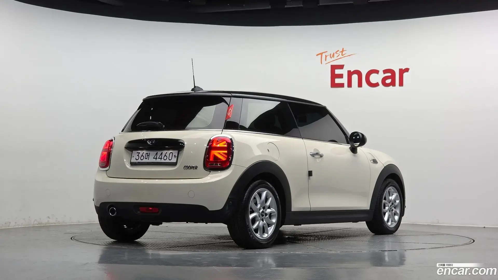 Main__Slider__Photo:Cooper Mini 2017.8-1