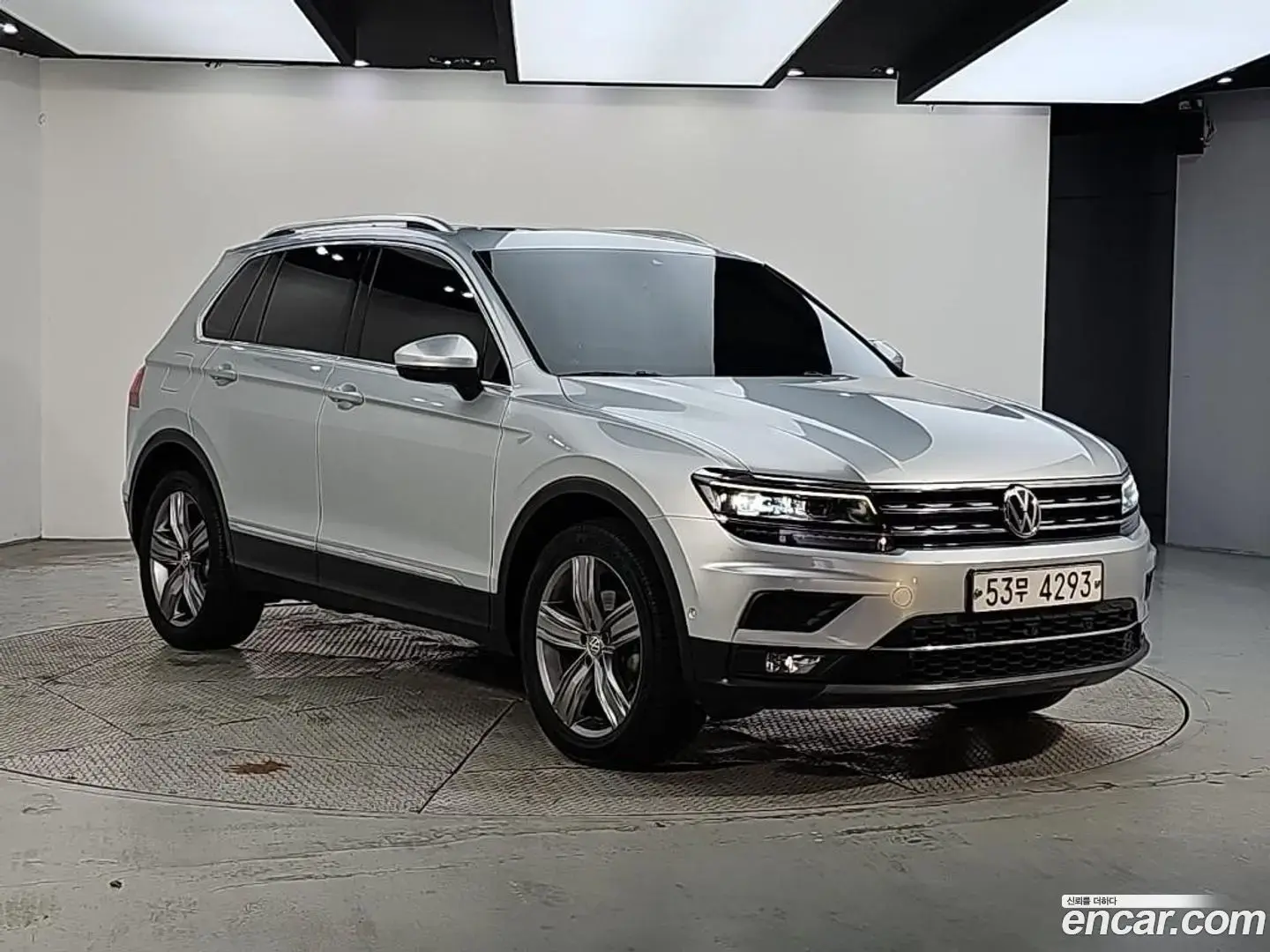 Main__Slider__Photo:Tiguan Volkswagen 2018.10-1
