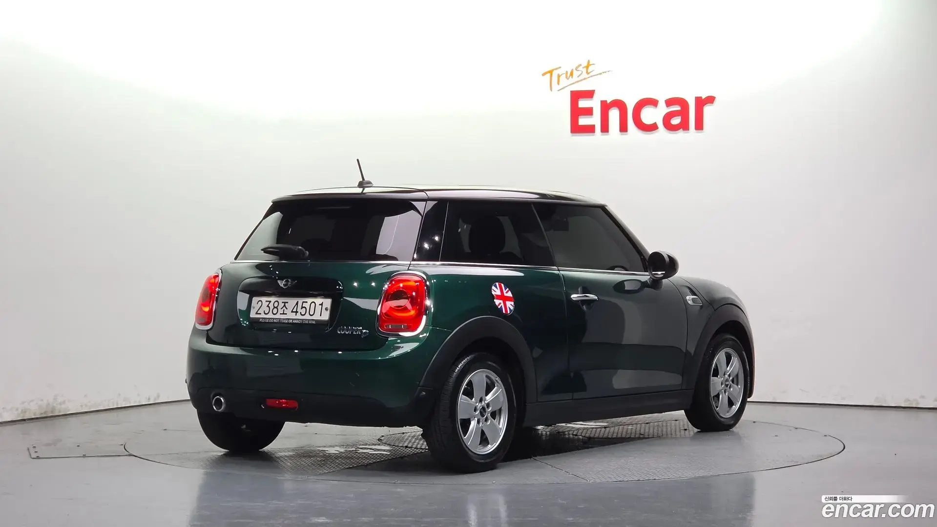 Main__Slider__Photo:Cooper Mini 2018.7-1