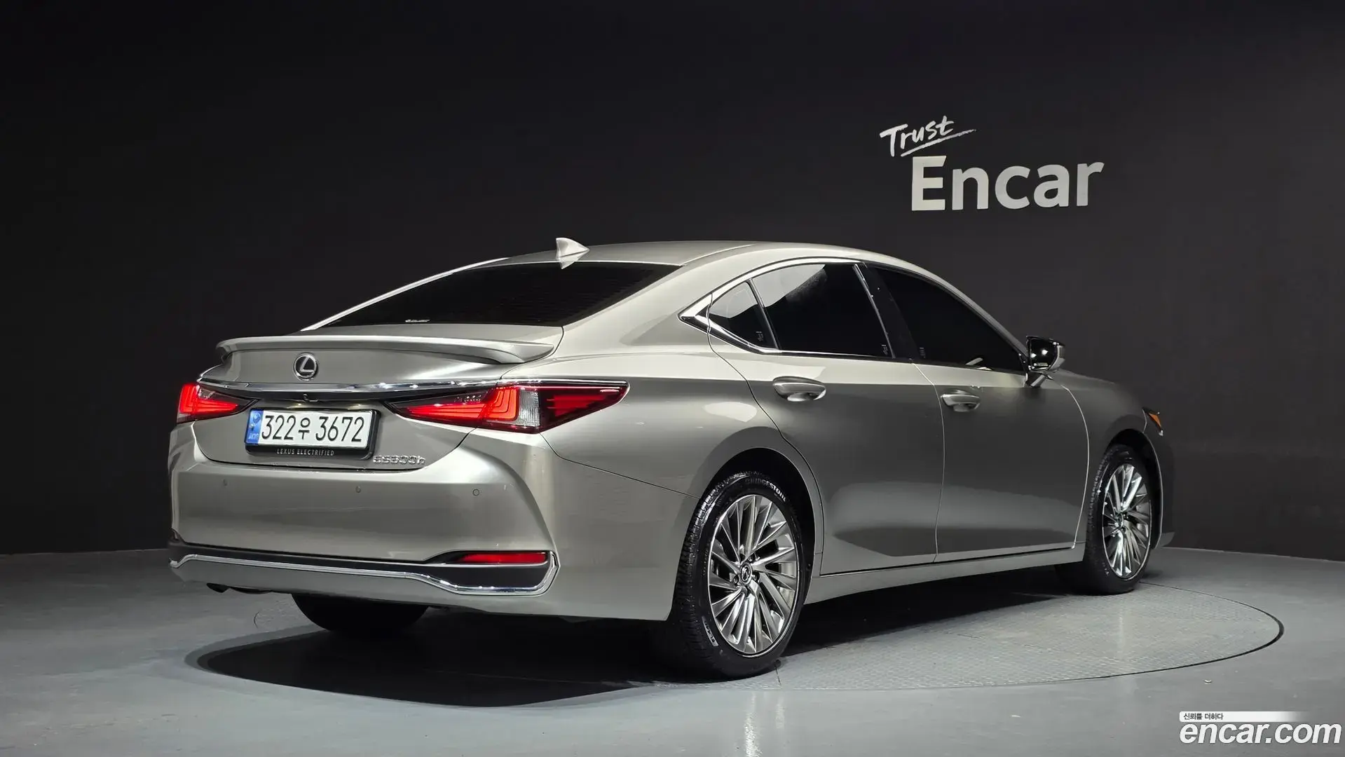 Main__Slider__Photo:ES Lexus 2024.5-1