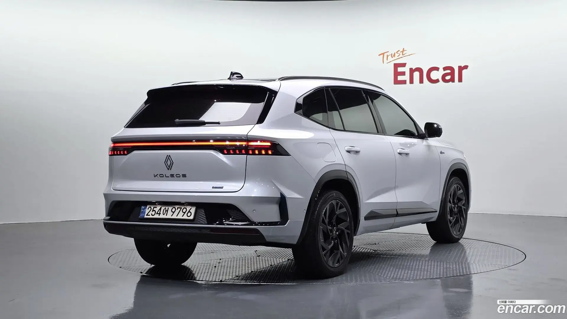 Main__Slider__Photo:Grand Koleos Renault Korea 2024.10-1