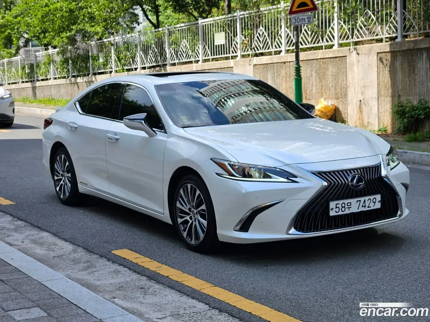 Main__Slider__Photo:ES Lexus 2019.5-1