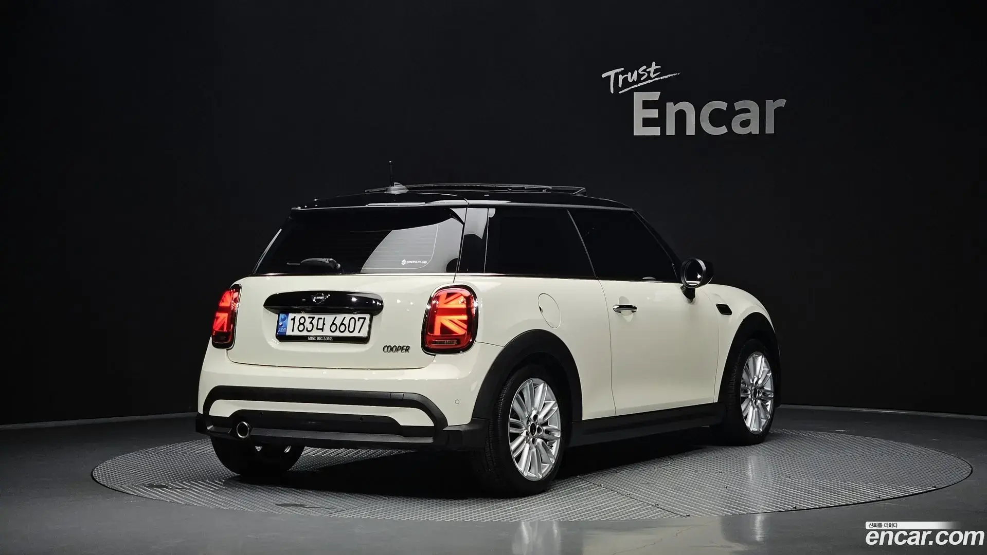 Main__Slider__Photo:Cooper Mini 2022.0-1