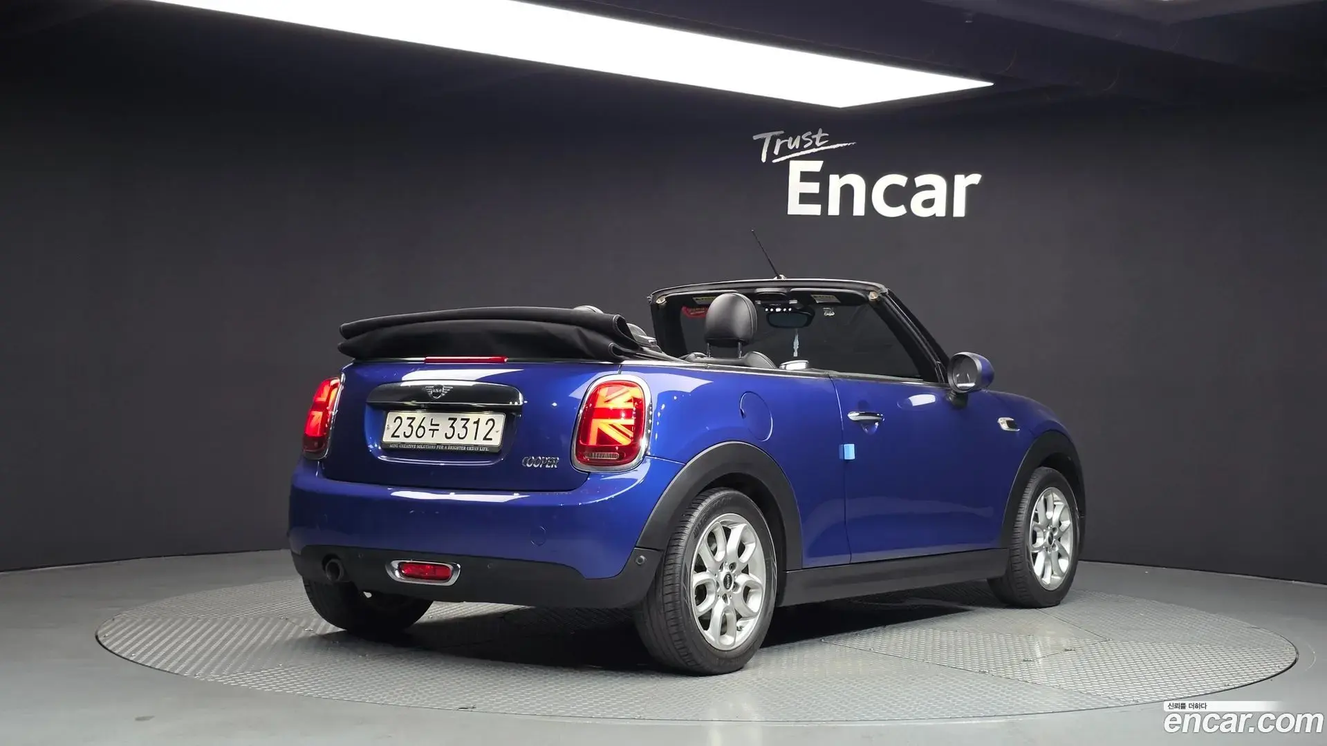 Main__Slider__Photo:Cooper Convertible Mini 2019.2-1