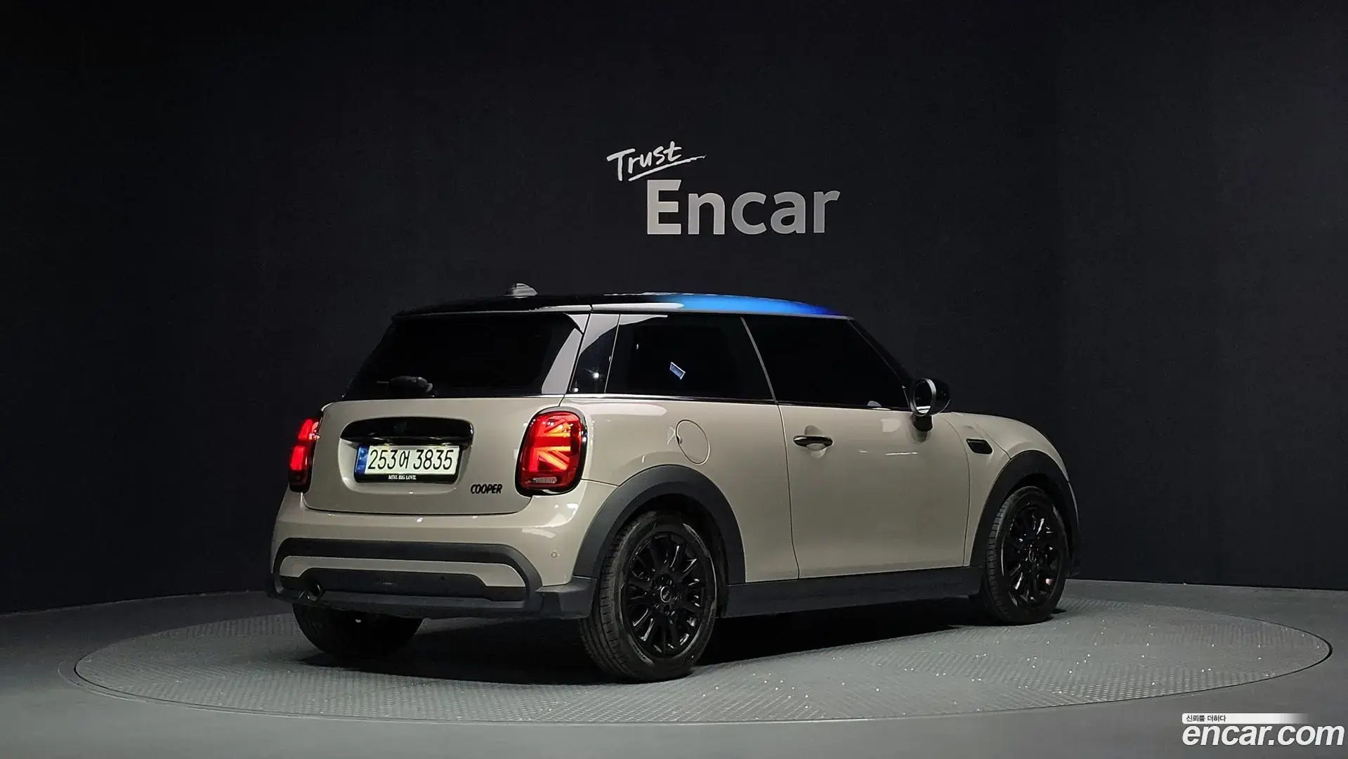 Main__Slider__Photo:Cooper Mini 2021.8-1