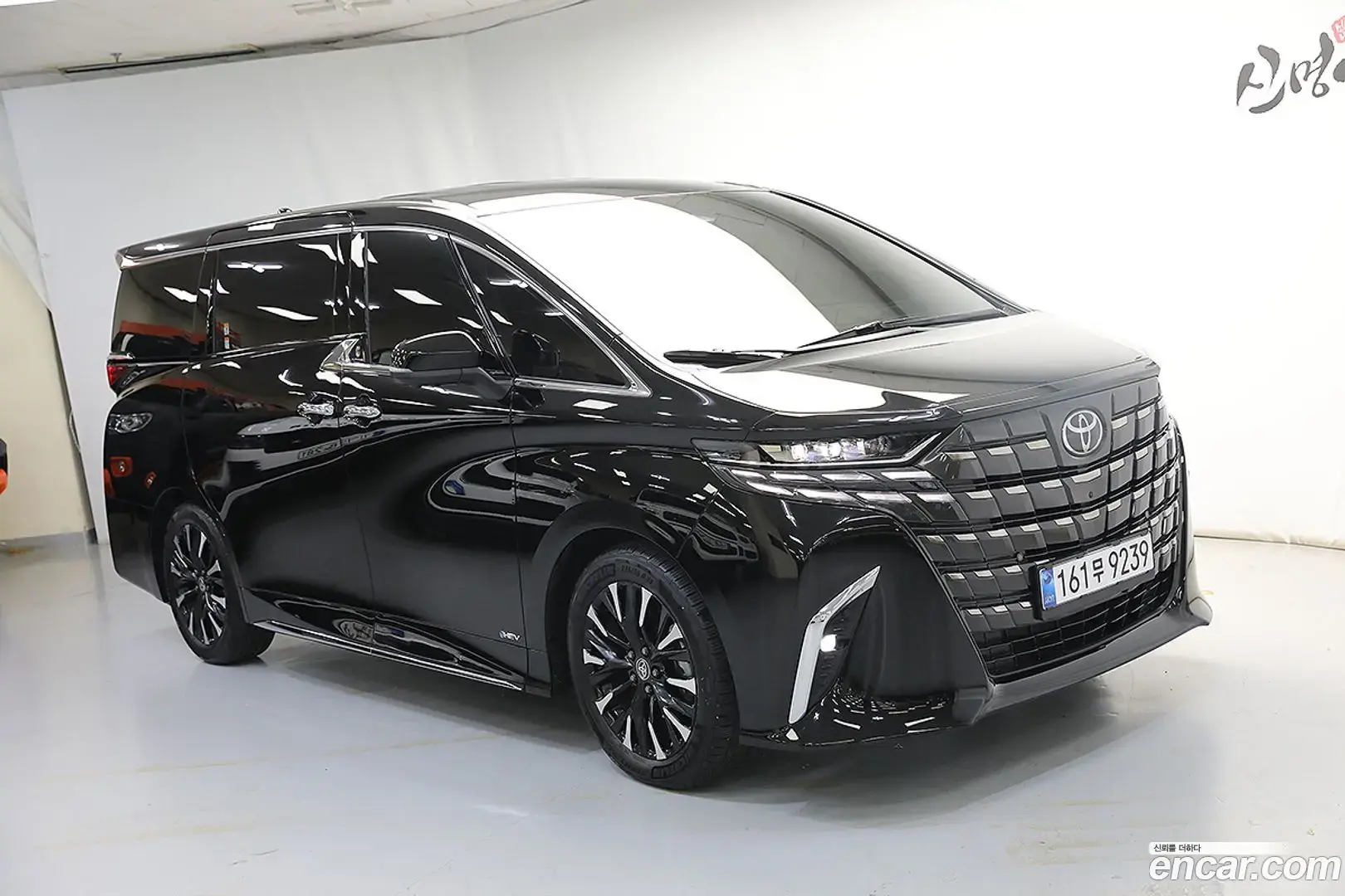 Main__Slider__Photo:Alphard Toyota 2025.7-1