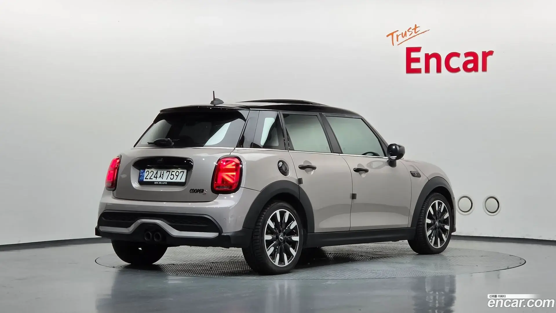 Main__Slider__Photo:Cooper Mini 2022.0-1