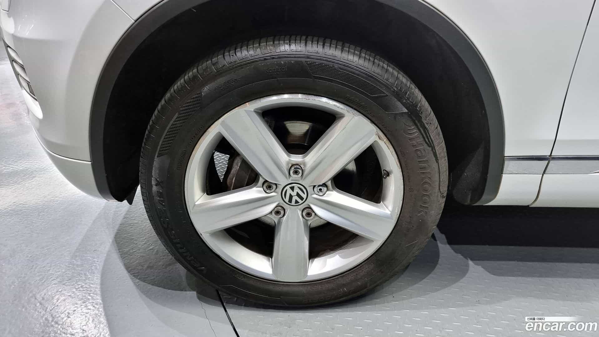 Touareg Volkswagen 2012.11-OUTER-005