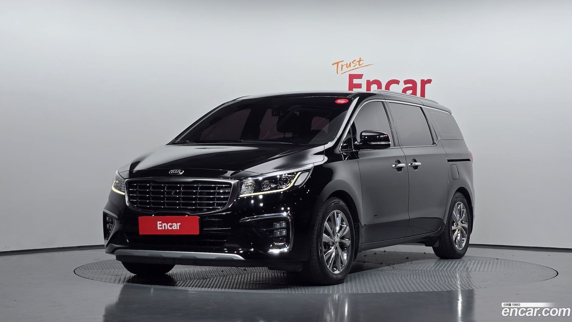 Main__Slider__Photo:Canival Kia 2019.4-0