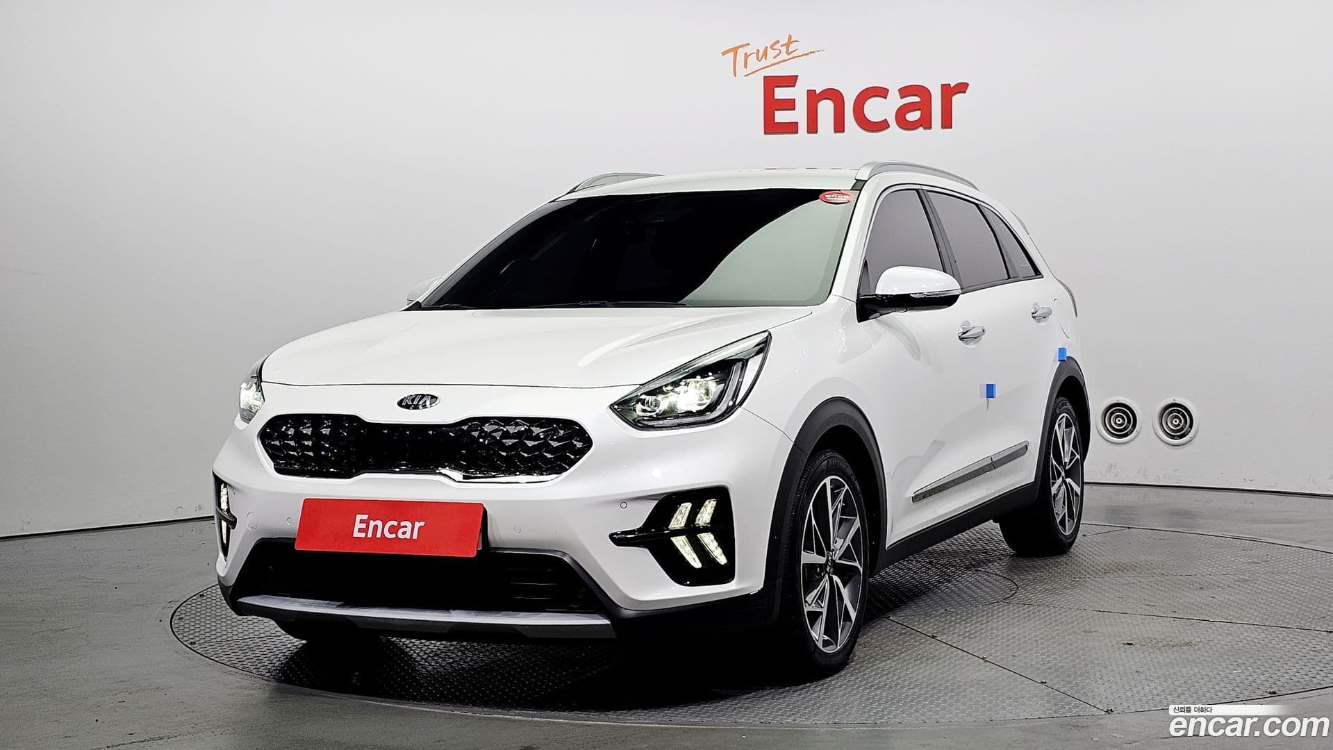 Main__Slider__Photo:Niro Kia 2020.3-0
