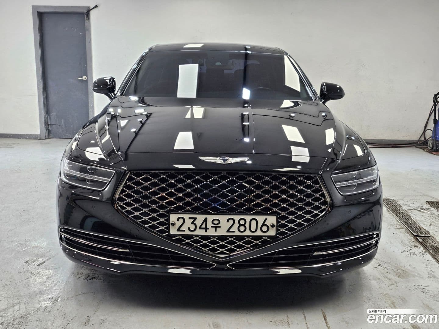 Main__Slider__Photo:G90 Genesis 2019.1-0