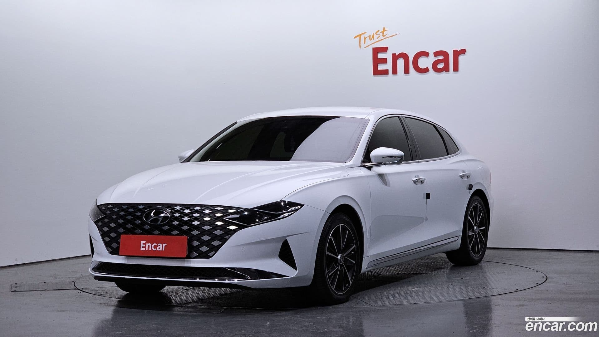 Main__Slider__Photo:Grandeur Hyundai 2020.7-0