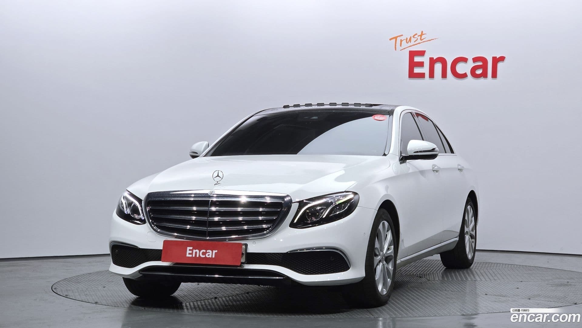 Main__Slider__Photo:E-Class Mercedes-Benz 2019.3-0