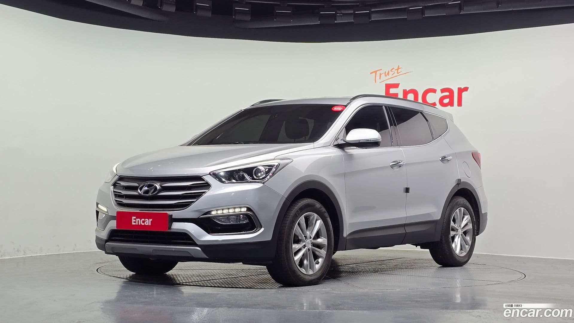 Main__Slider__Photo:Santafe Hyundai 2016.3-0