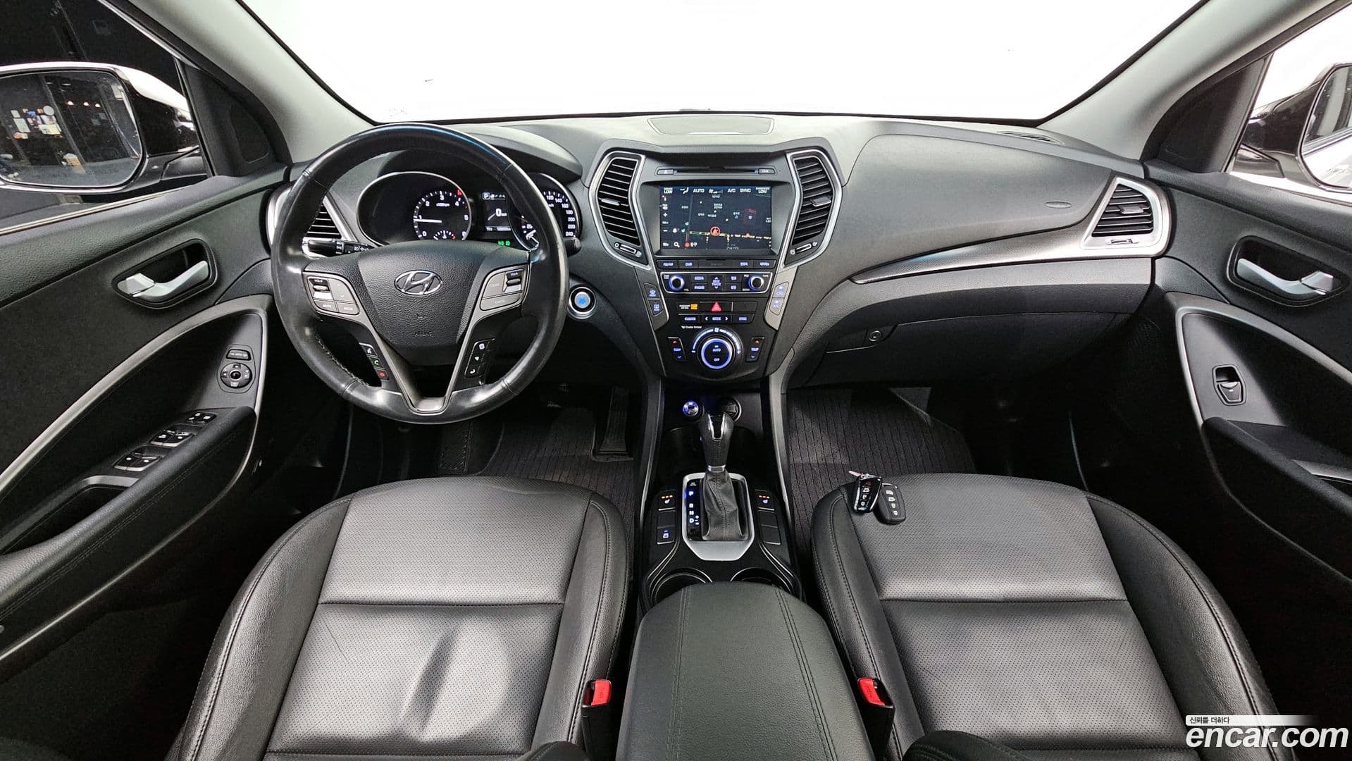 Main__Slider__Photo:Santafe Hyundai 2016.0-6