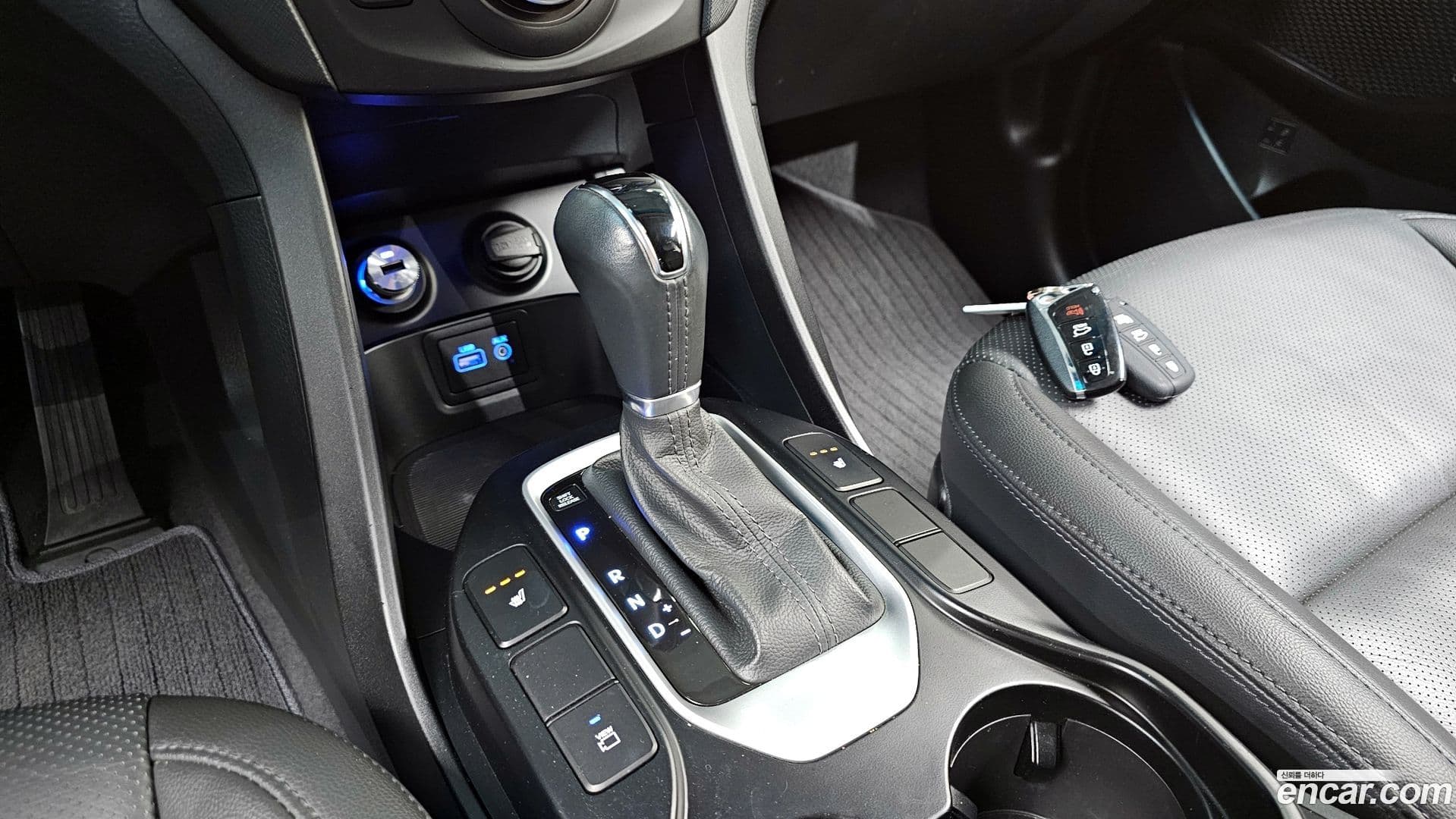 Main__Slider__Photo:Santafe Hyundai 2016.0-8