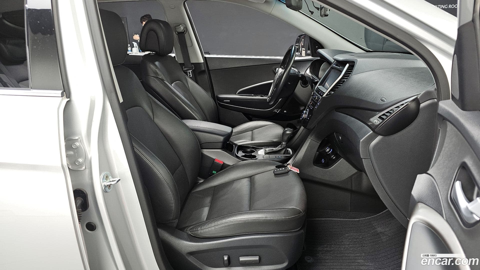 Main__Slider__Photo:Santafe Hyundai 2016.0-9