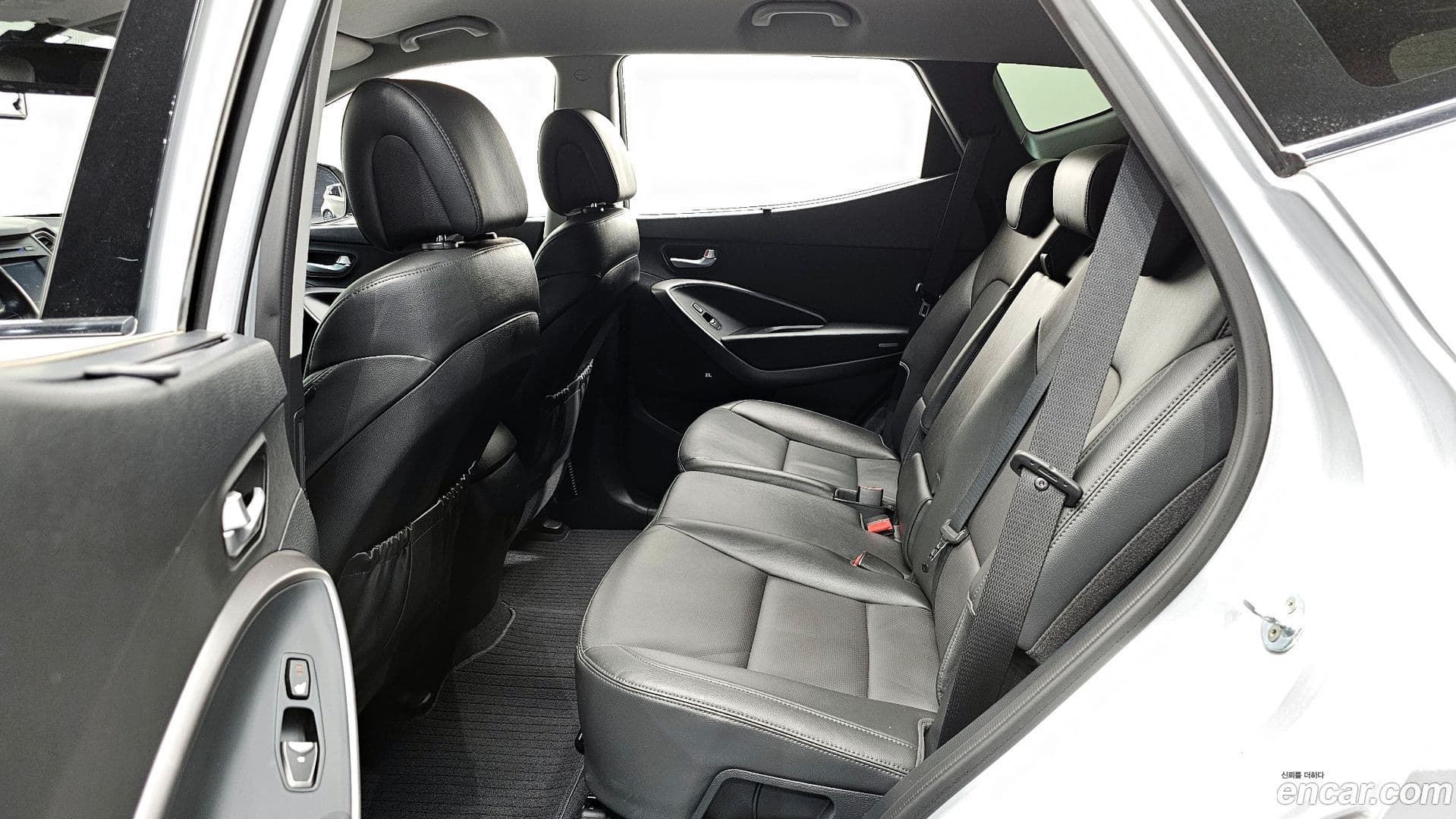 Main__Slider__Photo:Santafe Hyundai 2016.0-11