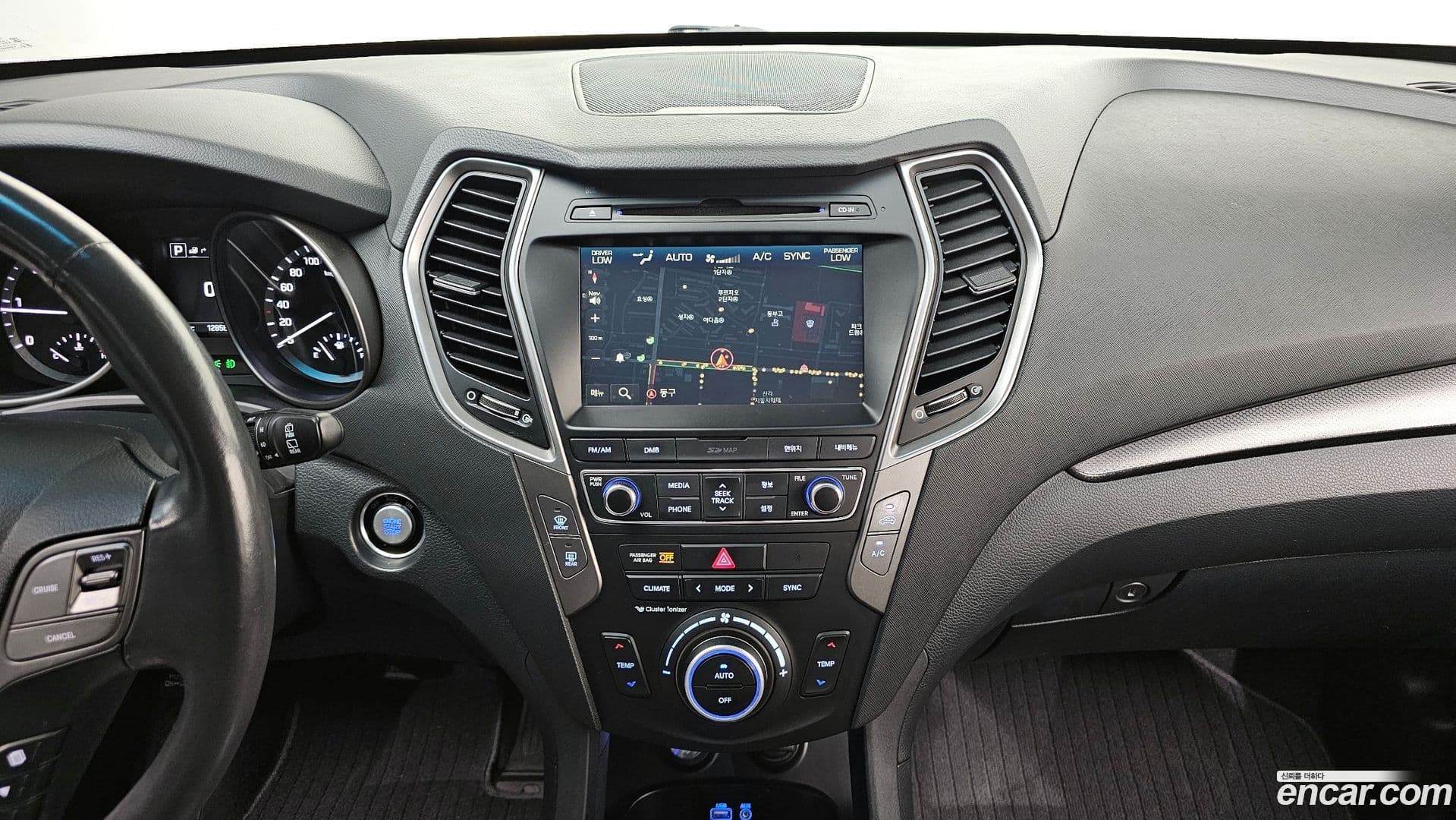 Main__Slider__Photo:Santafe Hyundai 2016.0-14