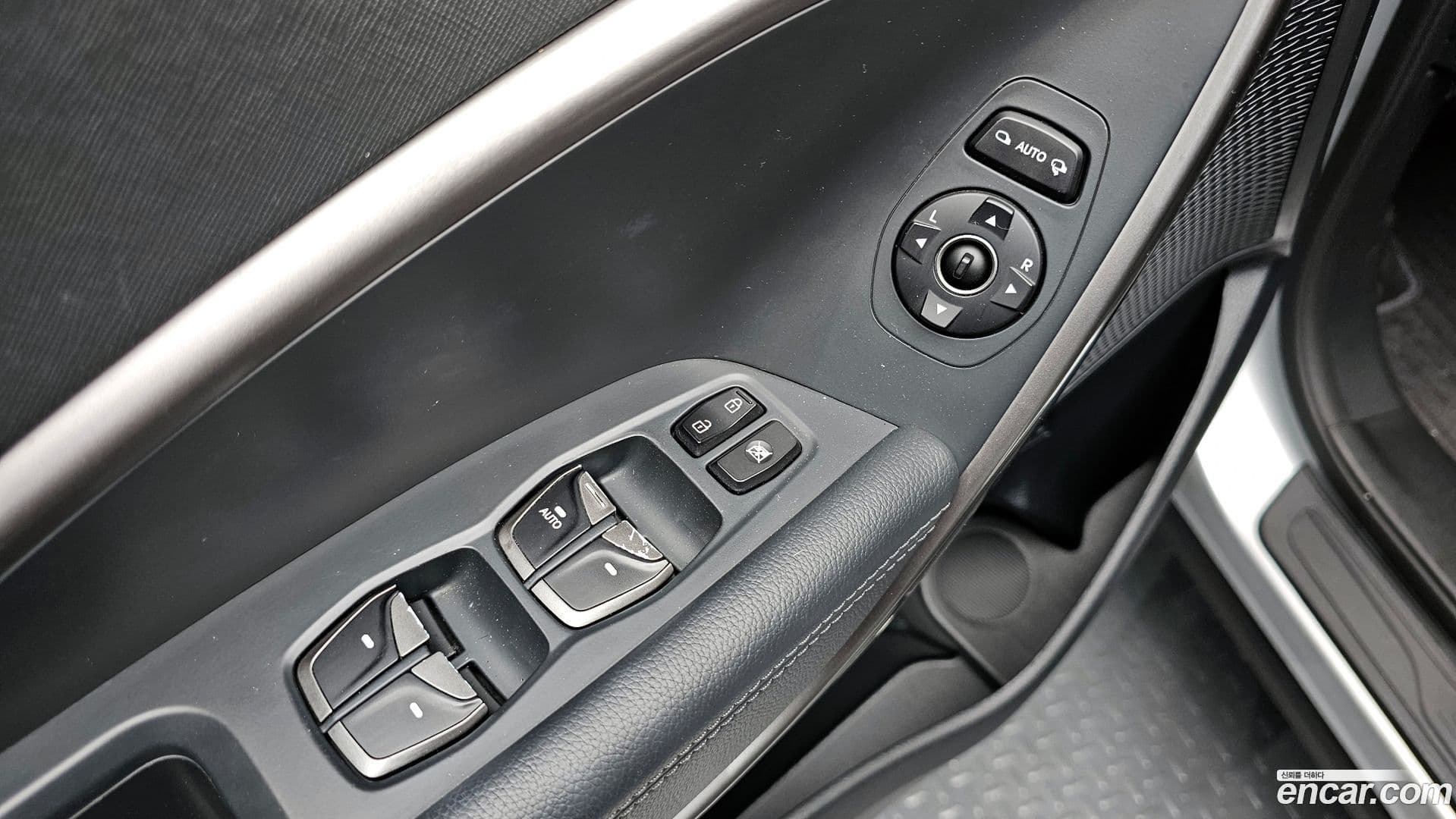 Main__Slider__Photo:Santafe Hyundai 2016.0-16
