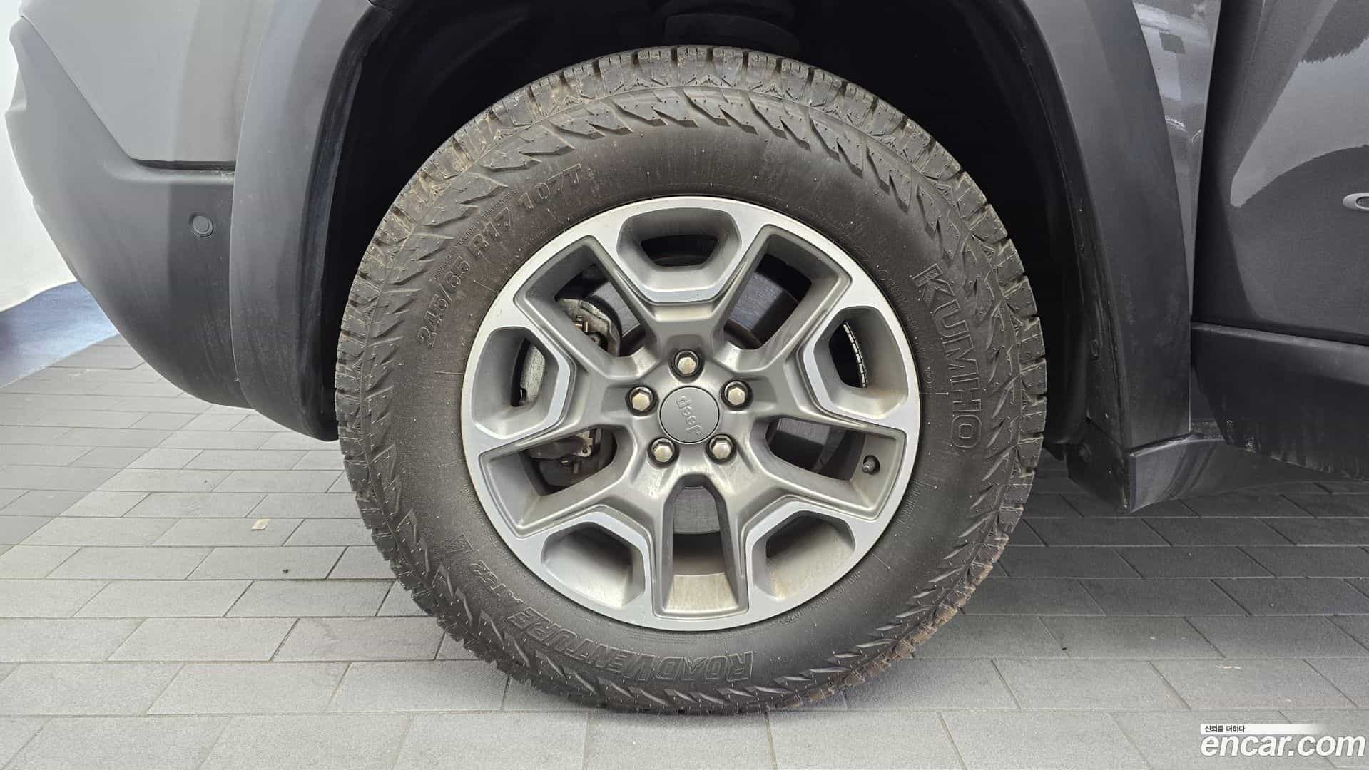 Cherokee Jeep 2020.0-OUTER-005