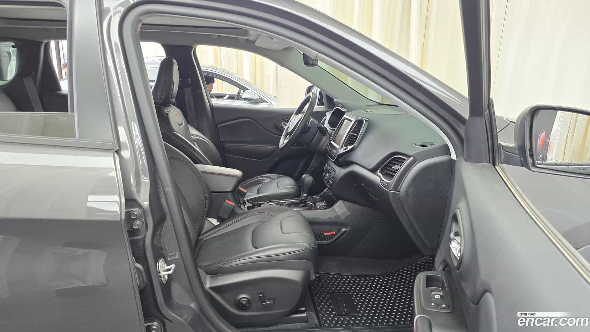 Cherokee Jeep 2020.0-OPTION-015