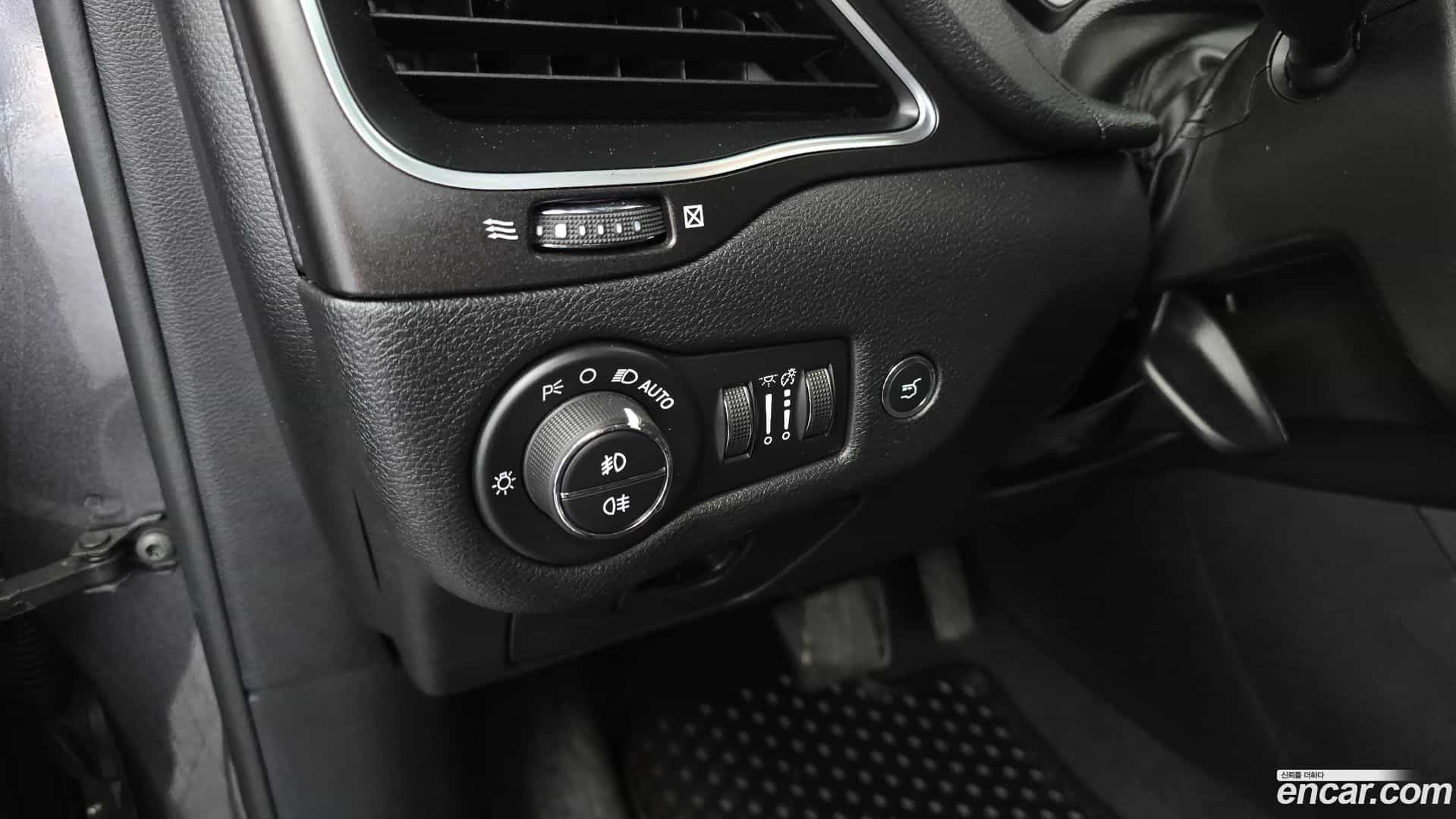 Cherokee Jeep 2020.0-OPTION-021