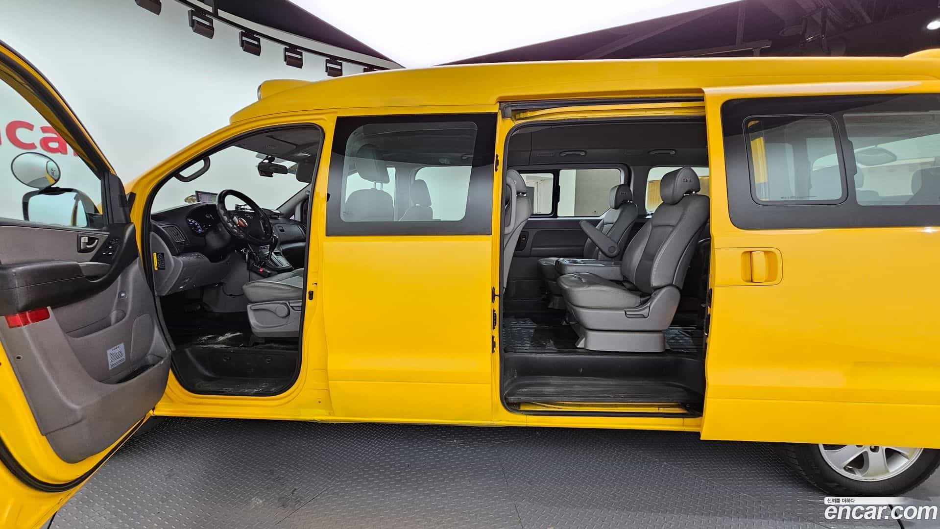 Starex Hyundai 2019.2-INNER-010