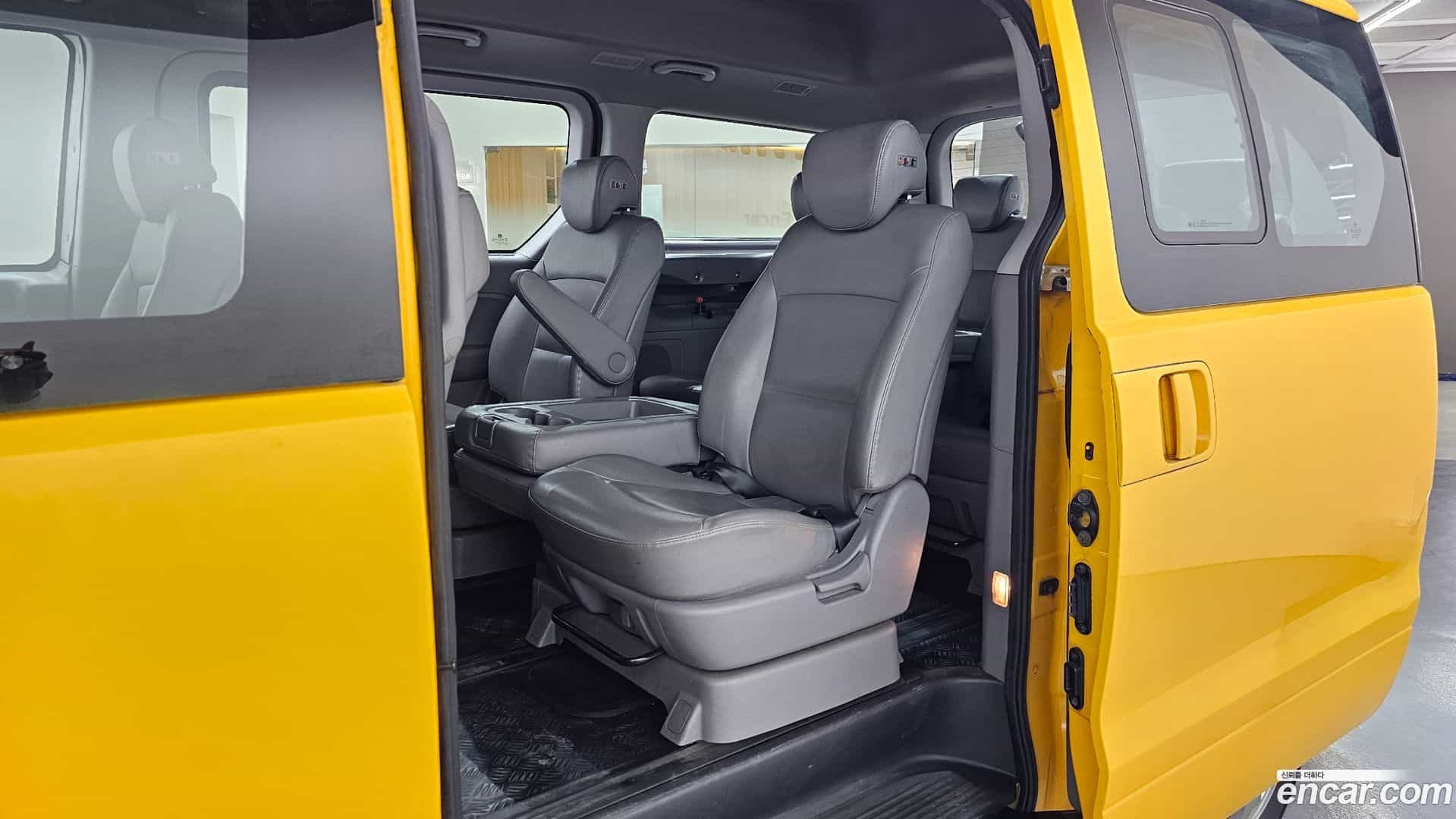 Starex Hyundai 2019.2-OPTION-015