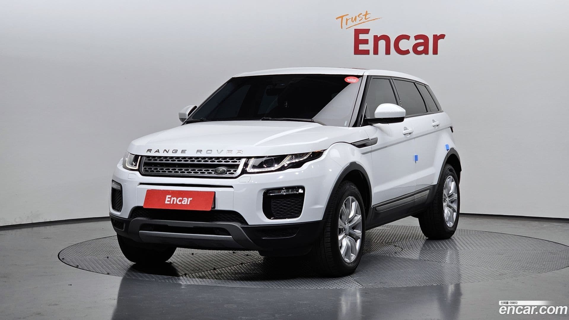 Main__Slider__Photo:Range Rover Evoque Land Rover 2018.5-0