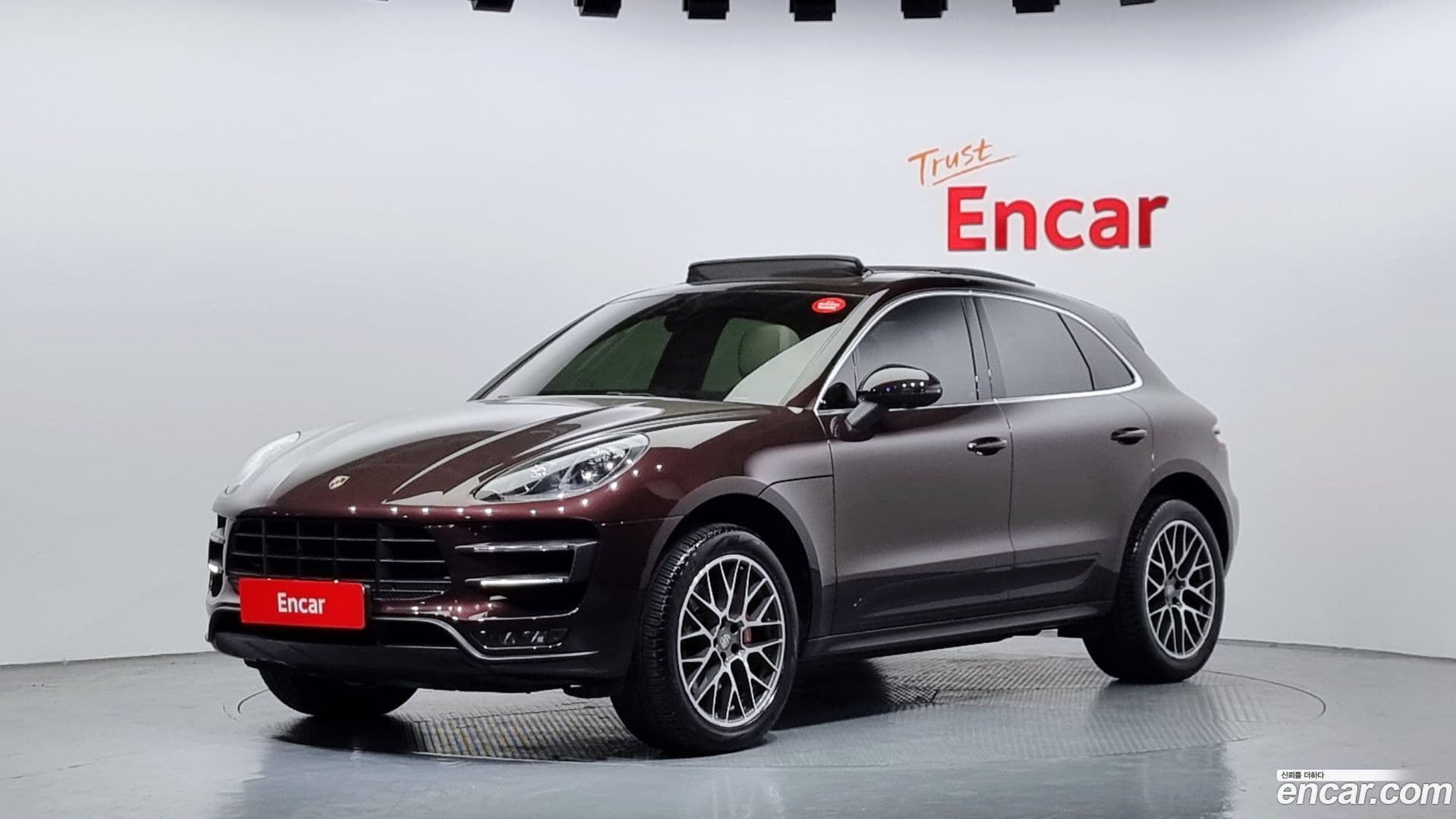 Main__Slider__Photo:Macan Porsche 2015.9-0