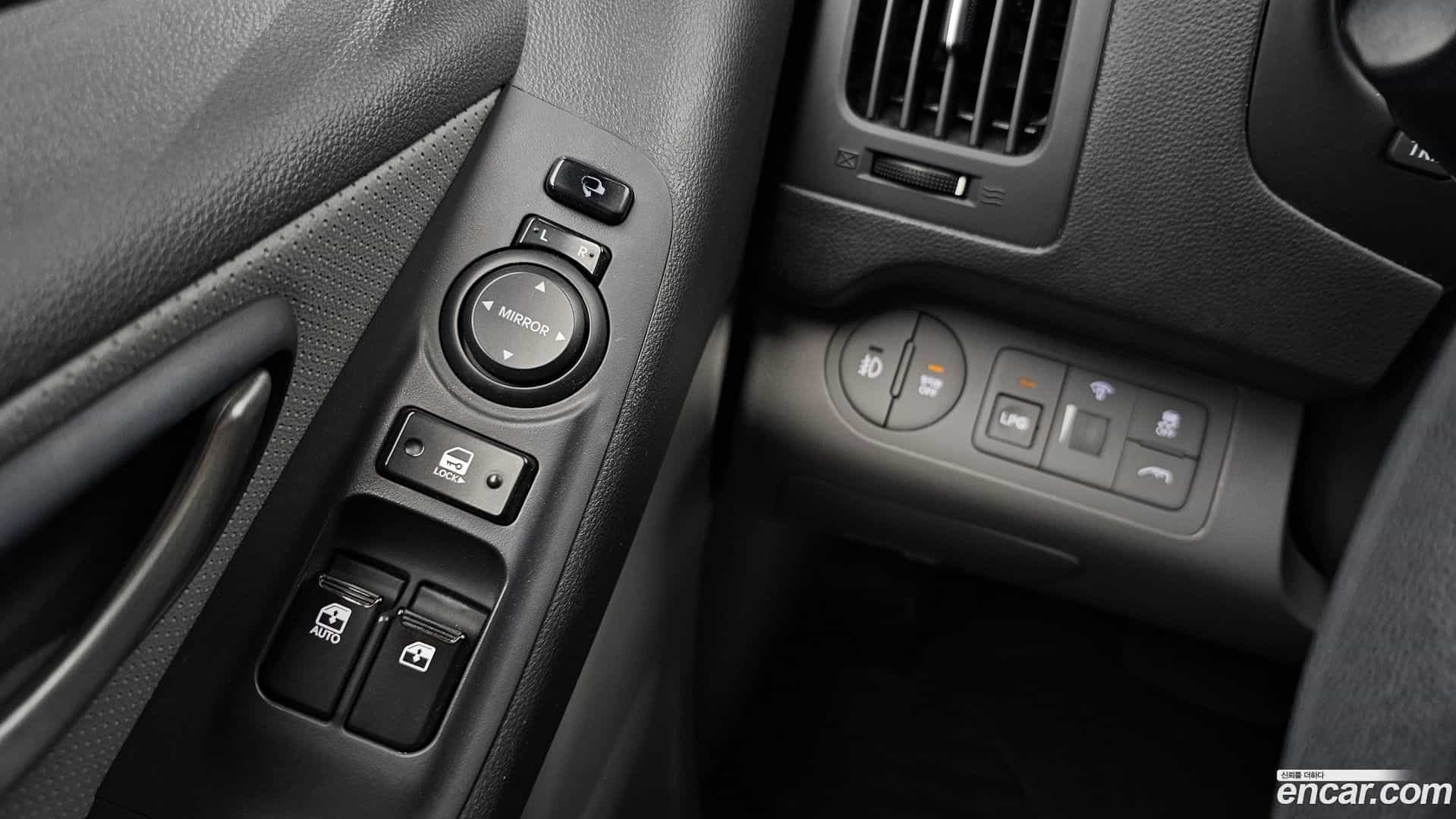 Starex Hyundai 2019.9-OPTION-021