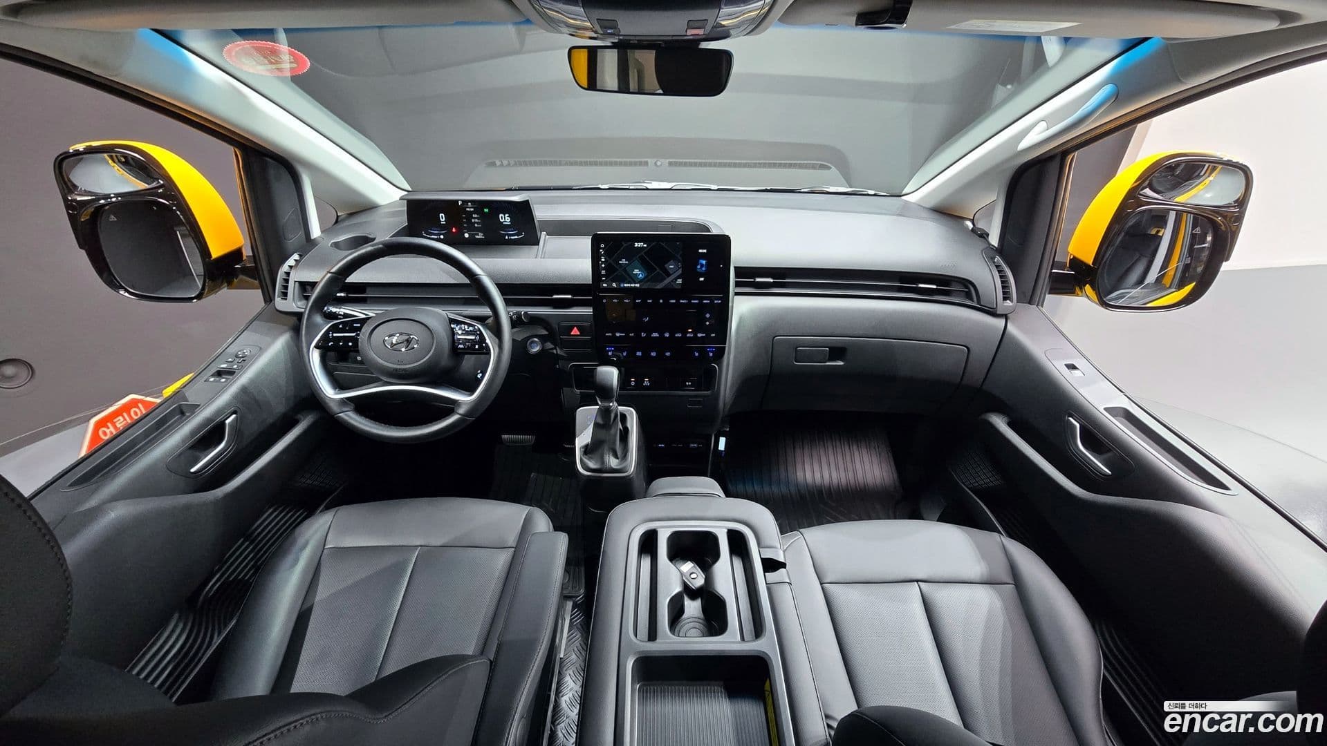 Main__Slider__Photo:Staria Hyundai 2024.0-5