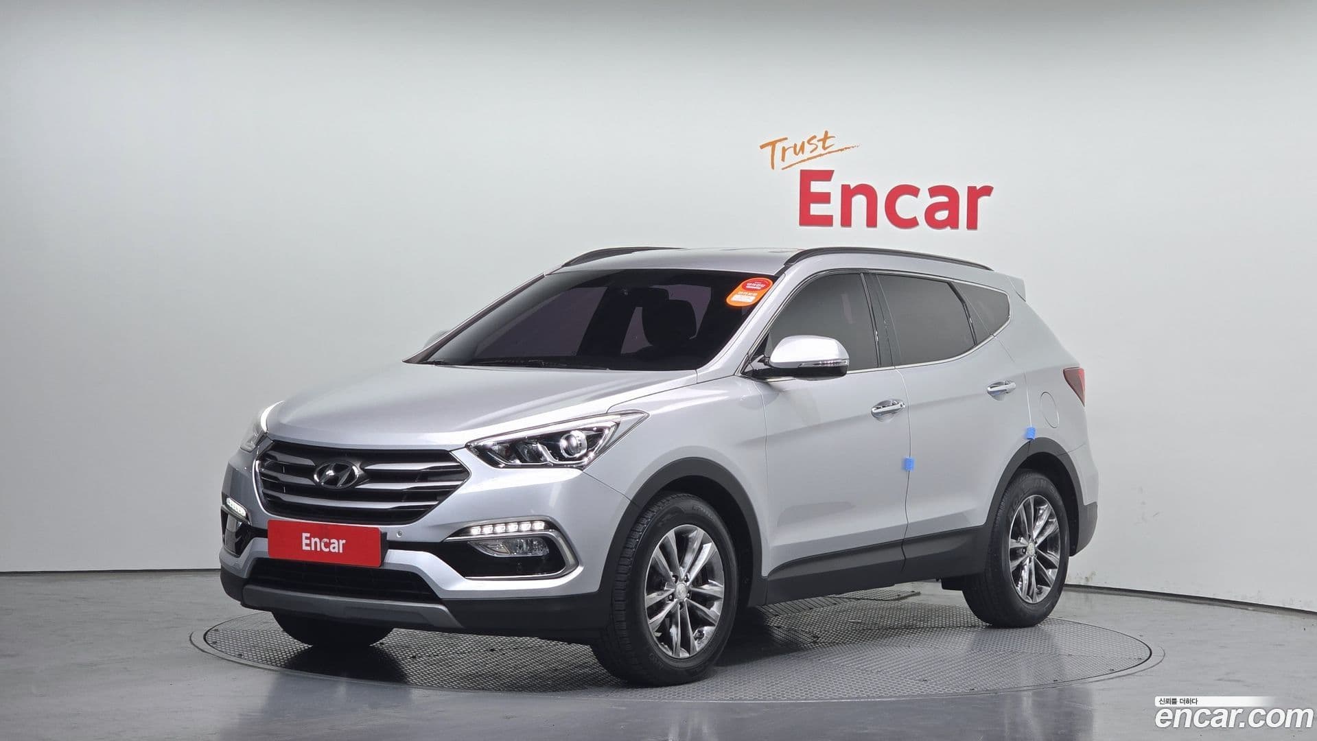 Main__Slider__Photo:Santafe Hyundai 2017.5-0