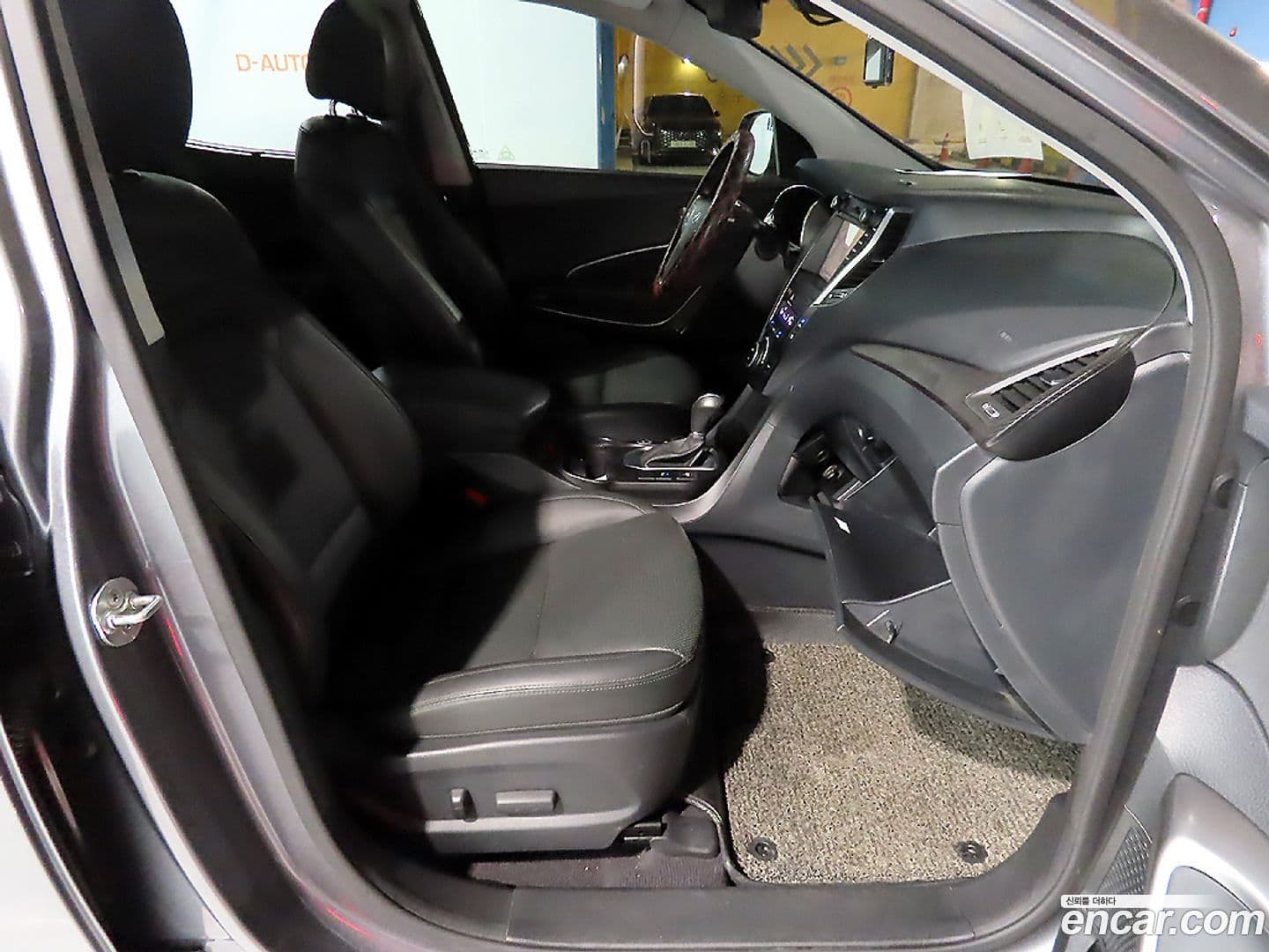 Main__Slider__Photo:Santafe Hyundai 2016.10-5
